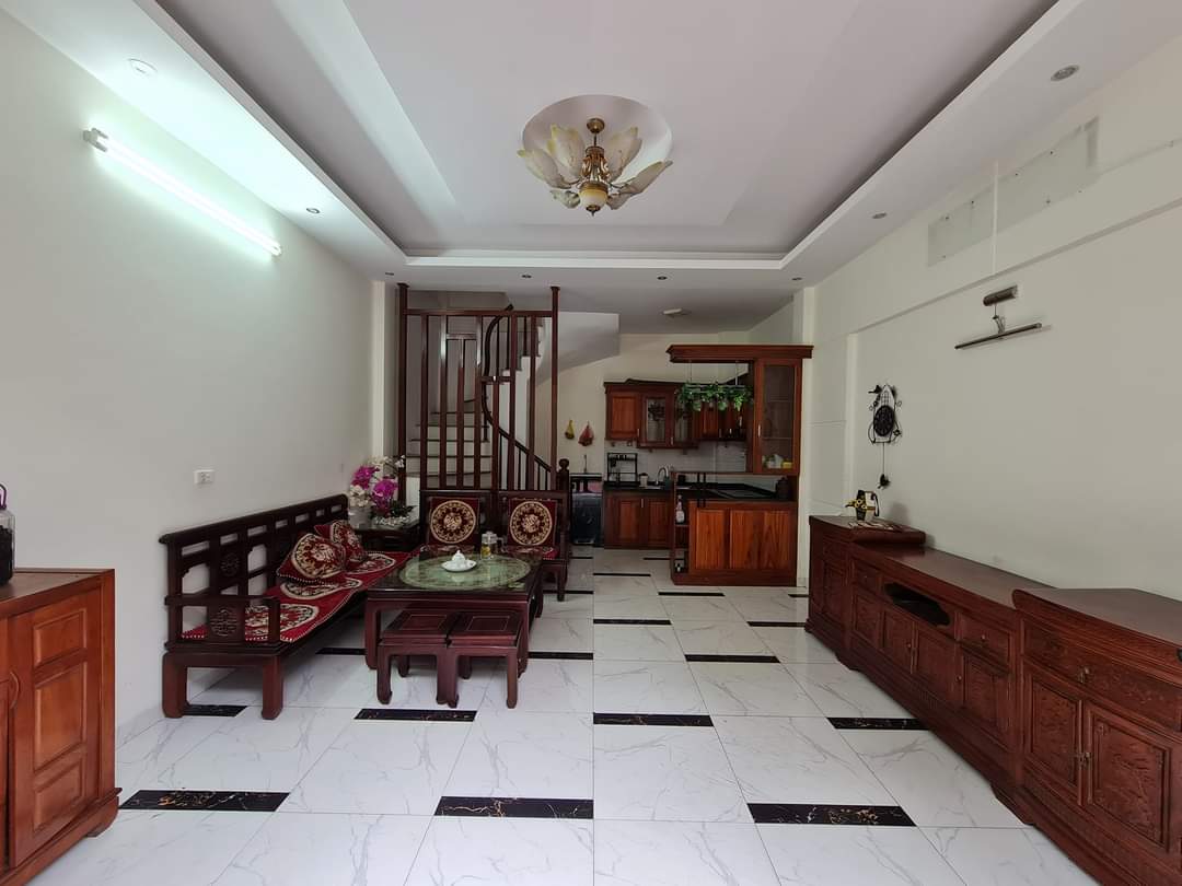 Nhỉnh 3 tỷ, ô tô đỗ cổng, nhà 5 tầng sạch đẹp, phố Vĩnh Hưng, Hoàng Mai