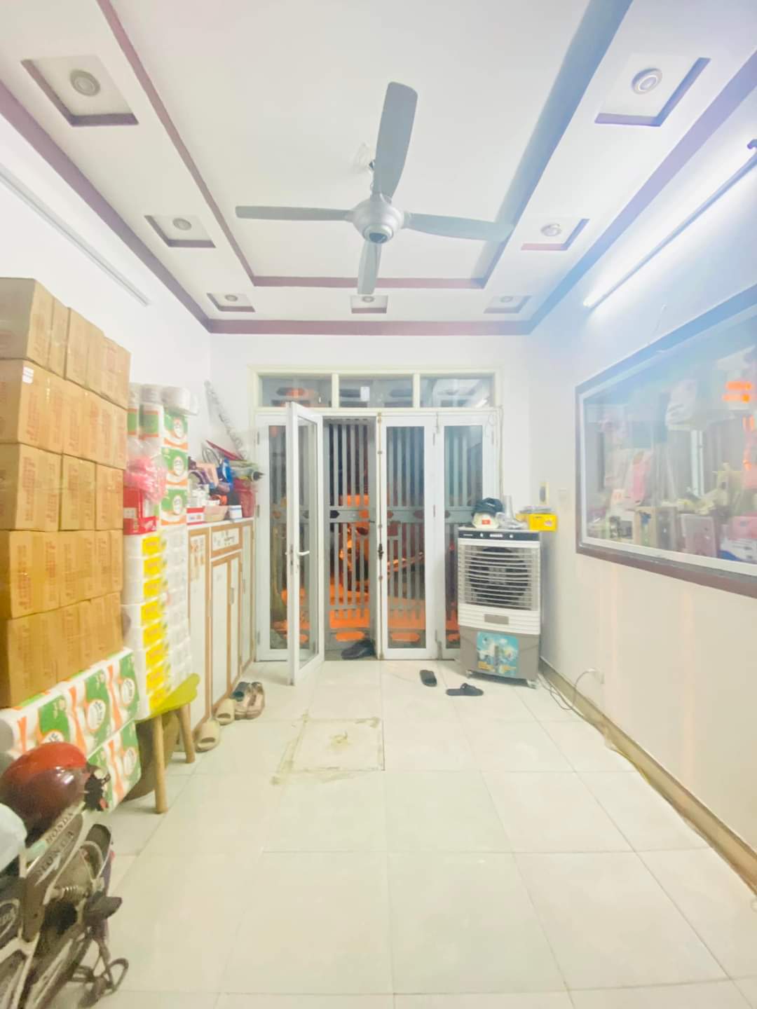 Gia đình cần bán nhà phố Vĩnh Hưng 39m2, 5 tầng. Ngõ to rộng, ô tô lùi 3,35 tỷ