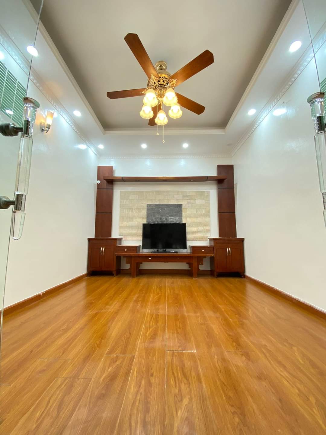 Siêu phẩm Lĩnh Nam, bán nhà đẹp 35m2, 5 tầng lung linh, gần ô tô tránh