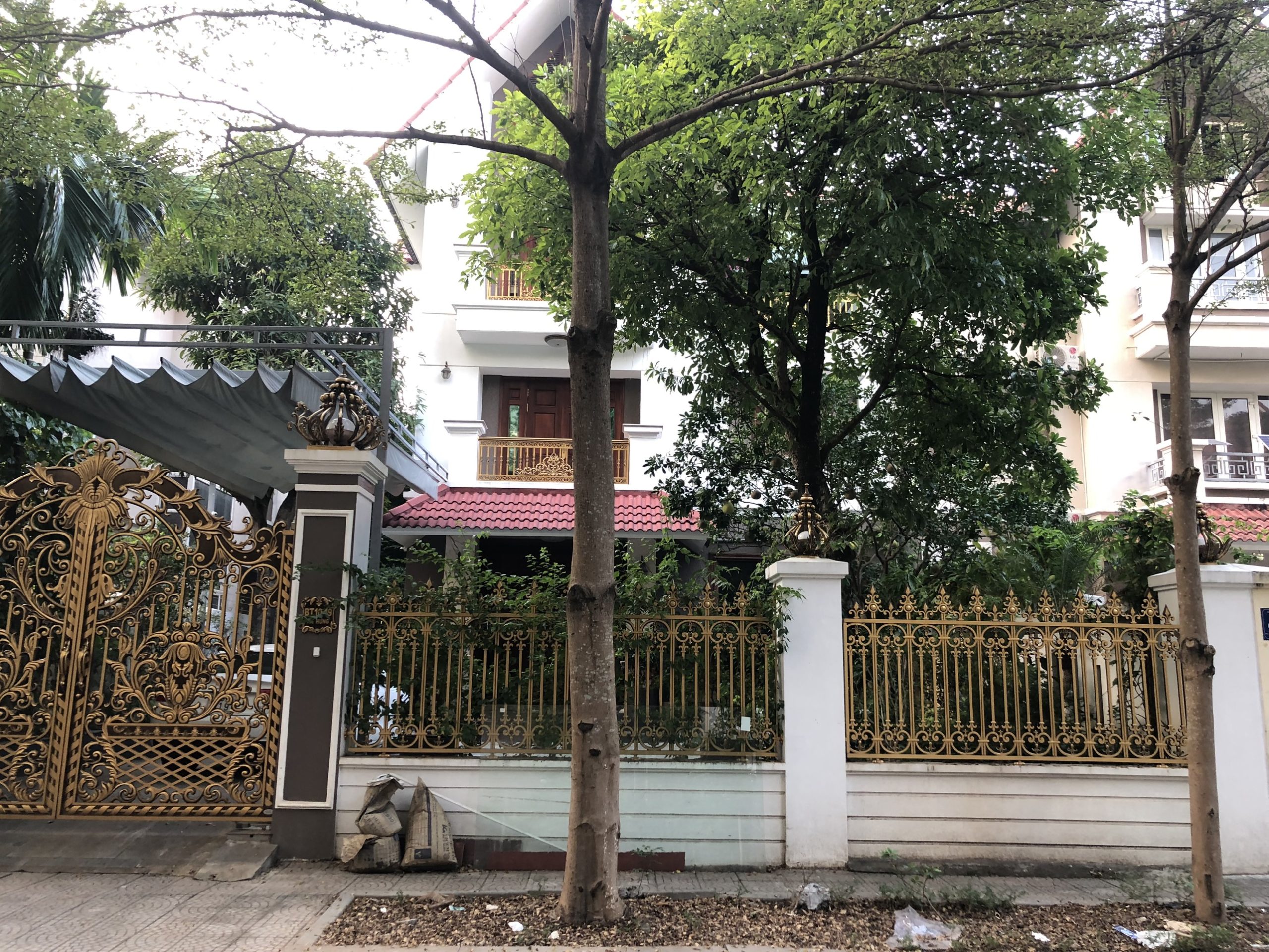 Gấp, cần bán BT Dương Nội - Tố Hữu 310m2, 3 tầng, an ninh tốt, yên tĩnh, giá chỉ 52 tỷ