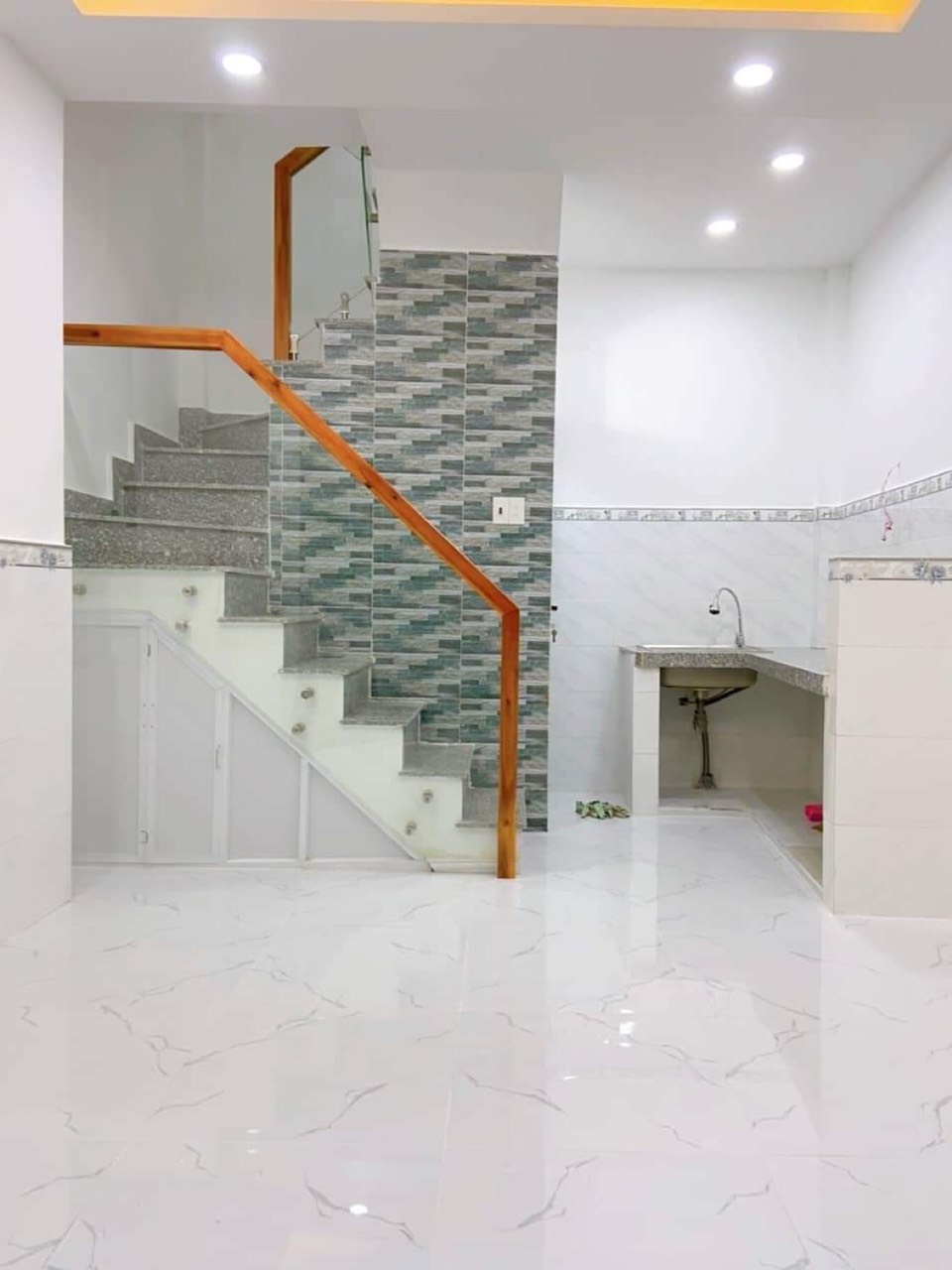 BÁN NHÀ MẶT TIỀN 5 TẦNG PHƯỜNG 13 Q10 - GIÁ BẰNG HẺM ÔTÔ NGANG 5 X14M - GIÁ 13.X TỶ