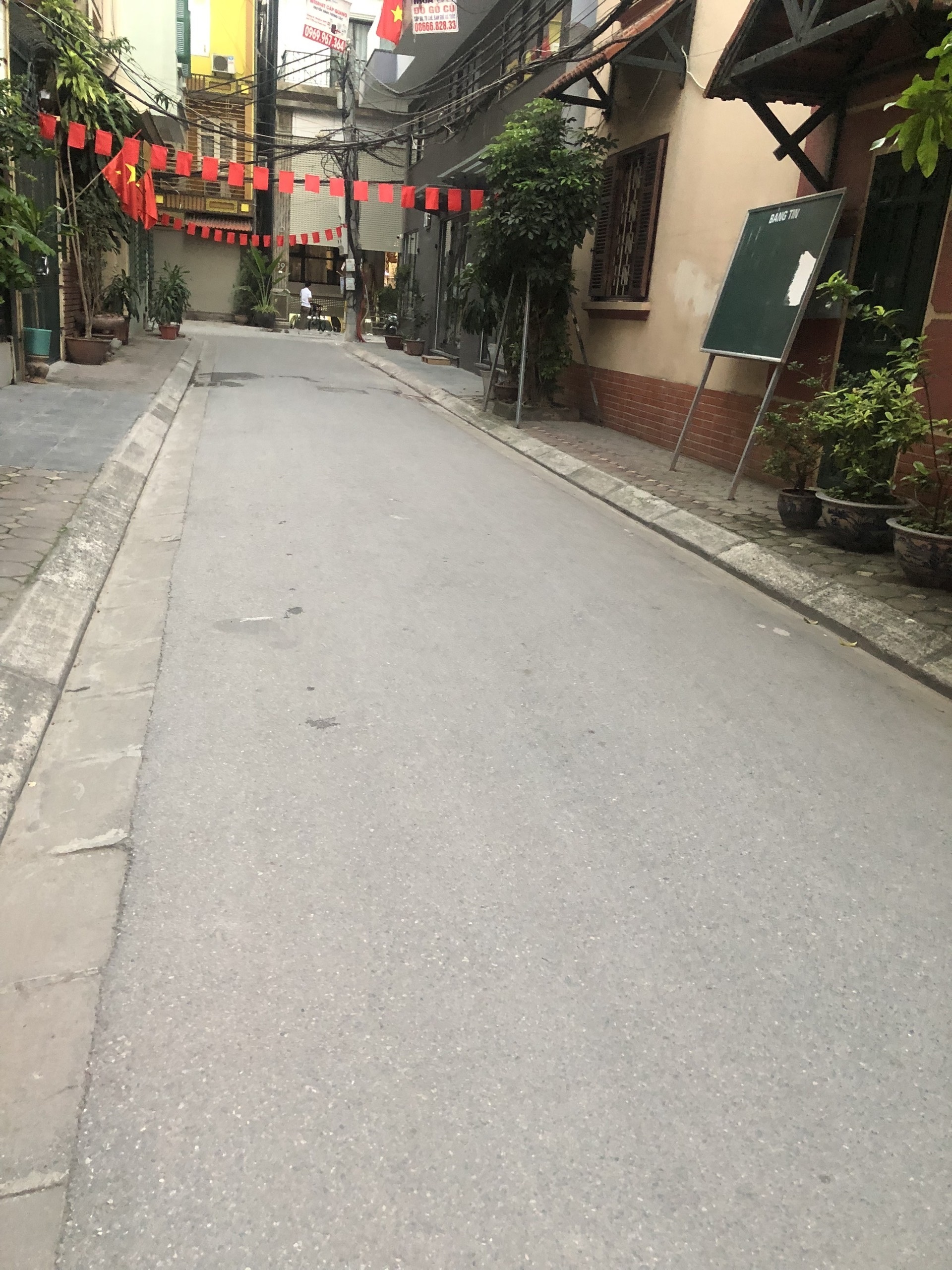 Bán Nhà Ngõ 97 Văn Cao, Gara Ô Tô, Vỉa Hè, Giá 11 tỷ