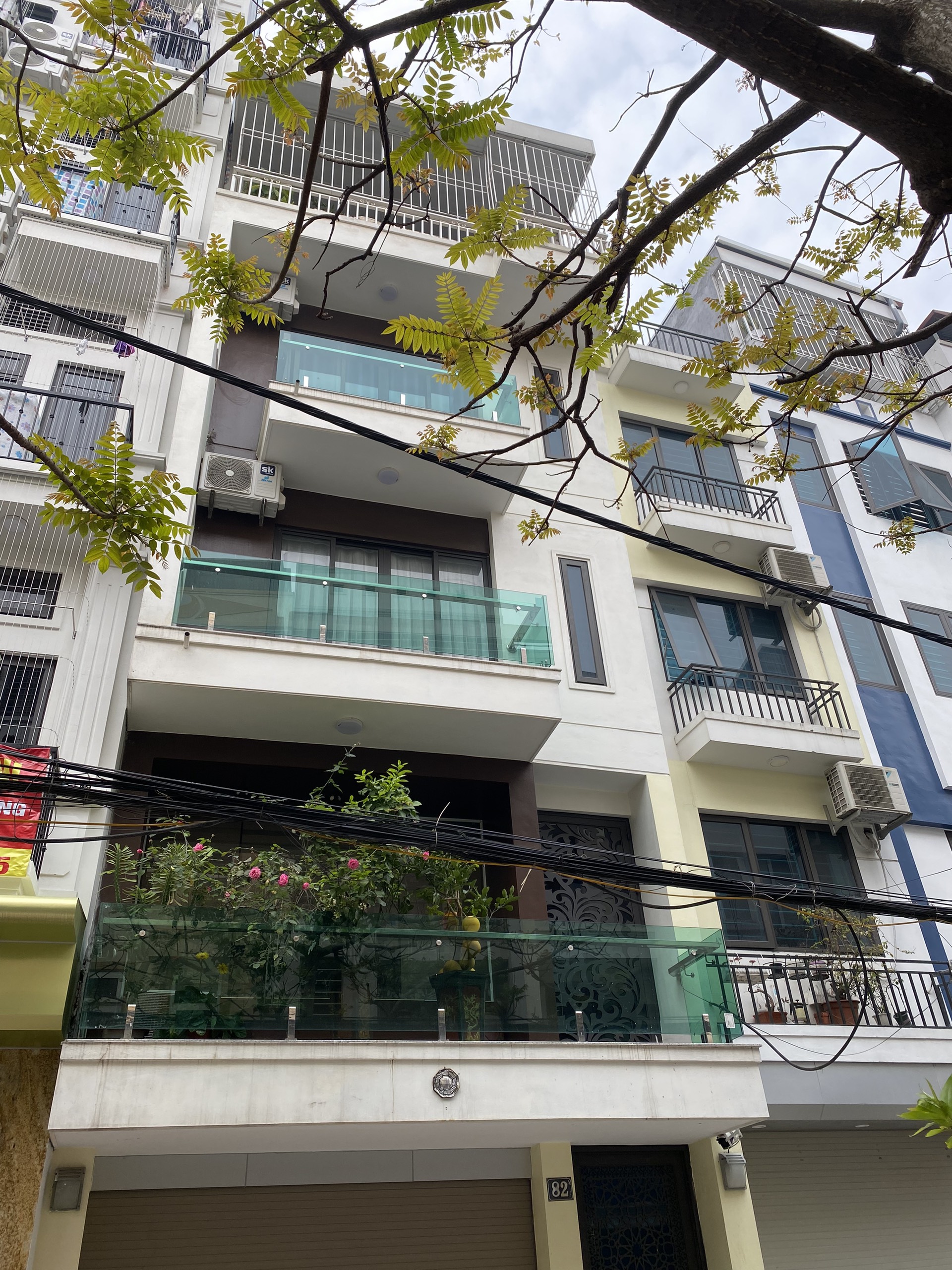 Bán Gấp Nhà Phố Láng Hạ, Đống Đa, DT 81Mx5T, Vị trí đẹp, 2 ô tô tránh, Kinh doanh, cách Phố 30M.