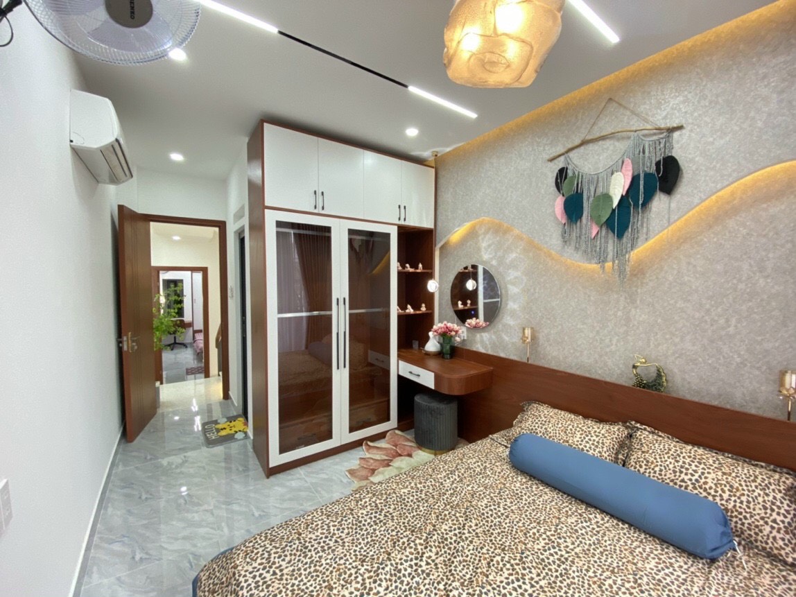 Hẻm thông 3.5m, Huỳnh Văn Bánh, 3.2 x 14m, 3 lầu, Phú Nhuận