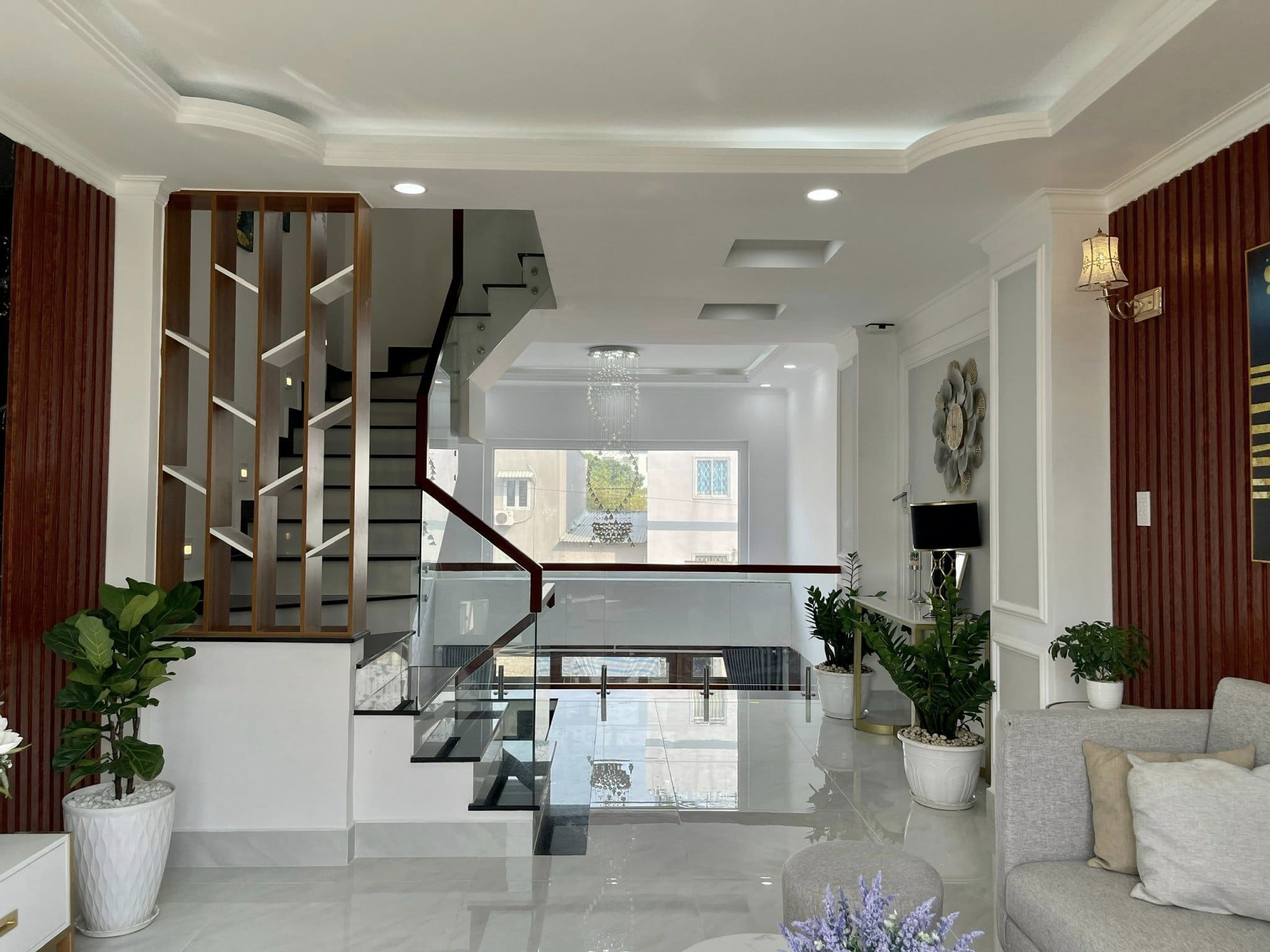 Bán nhà Ngõ 124 Âu Cơ, Tây Hồ 52m2 10m Ô tô tránh 4.2 tỷ