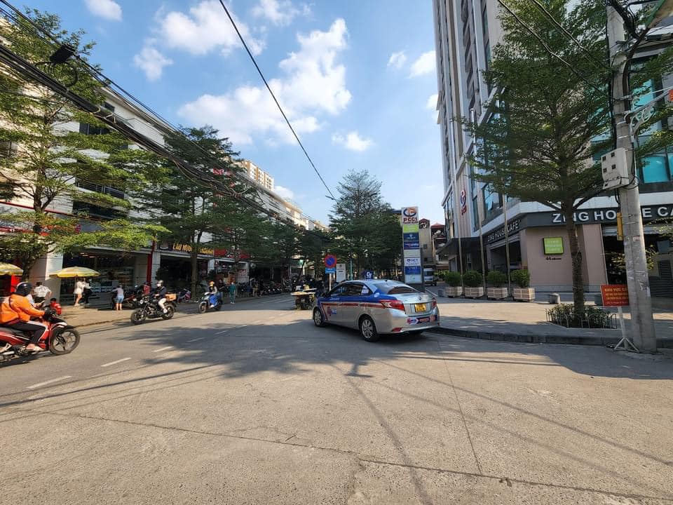 Triều Khúc - Đất Hiếm - 64m2 - mặt tiền 7m, giá 3.8 tỷ - Xây CCMN tuyệt