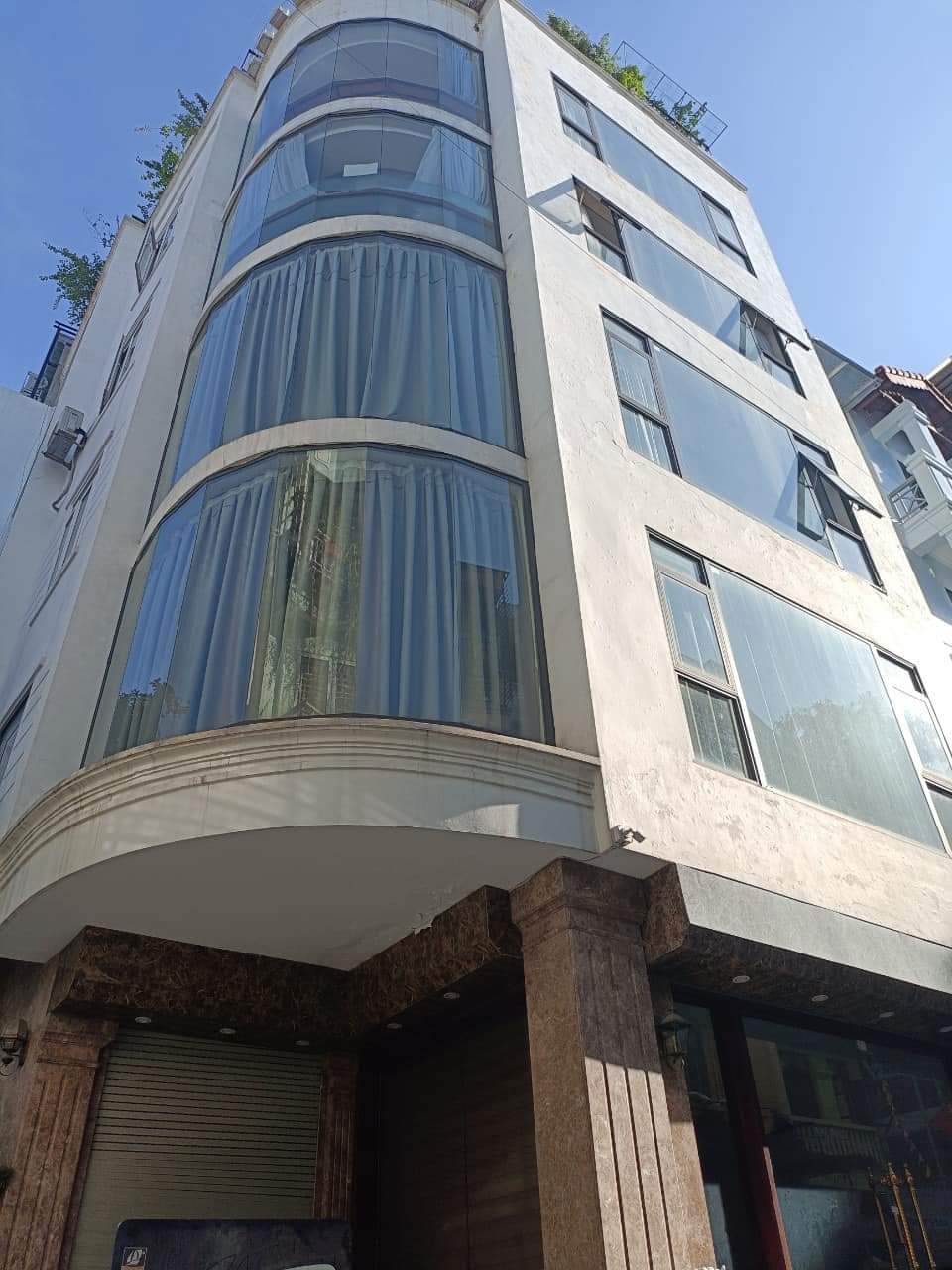 Bán Nhà Lô Góc 7T thang máy Khu Phân Lô Xuân La oto tránh, vỉa hè DT 100m2, MT 17m