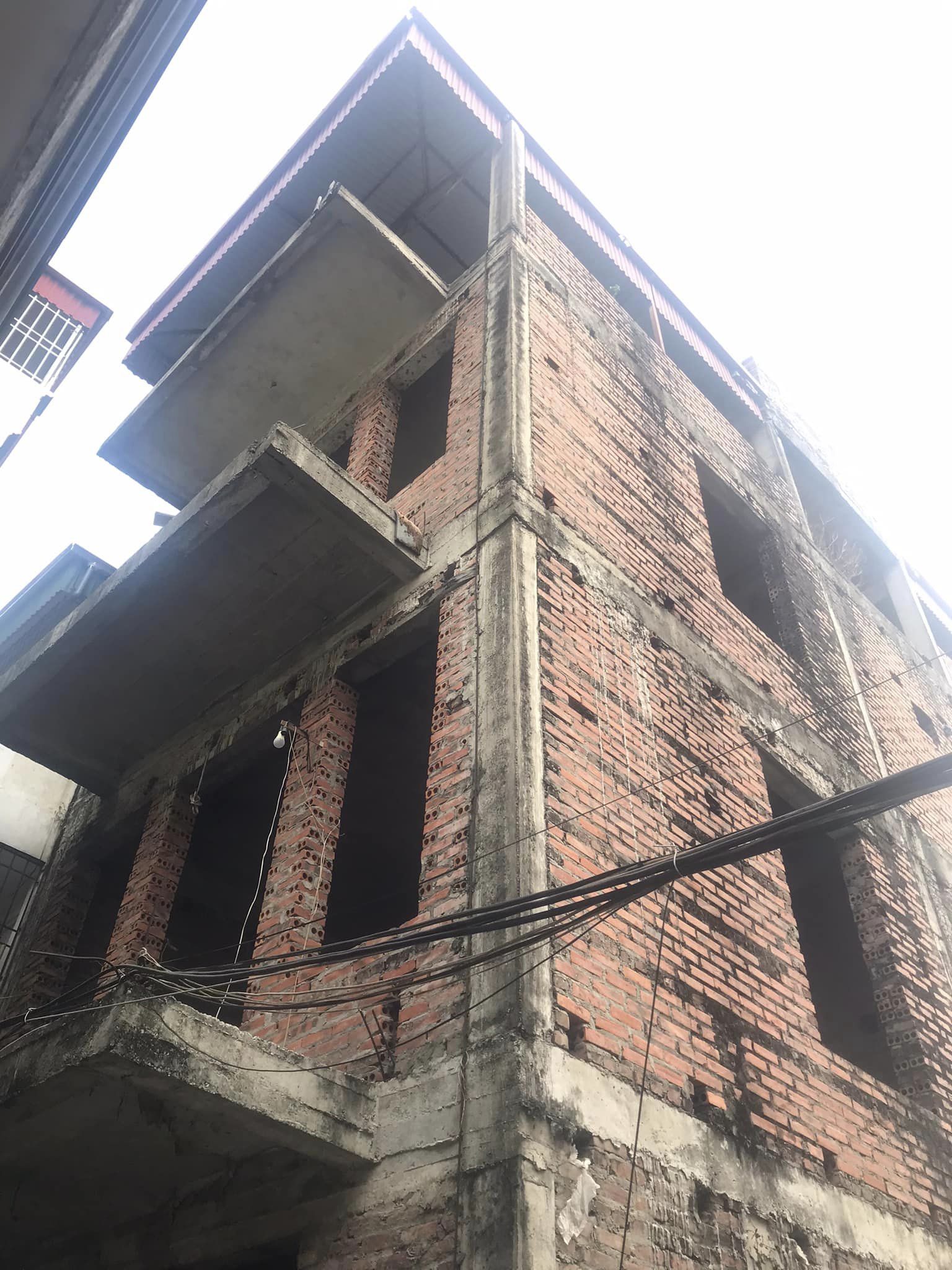 Cần Tiền Bán Gấp Nhà Xây Thô 4 tầng 2 mặt thoáng Đường Quang Tiến Đại Mỗi DT 80m2, MT 5.7m