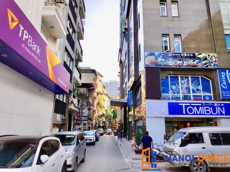 Bán toà nhà phố Kim Mã DT 76m2 7 tầng MT 11,3m giá 26,5 tỷ LH E. Trường