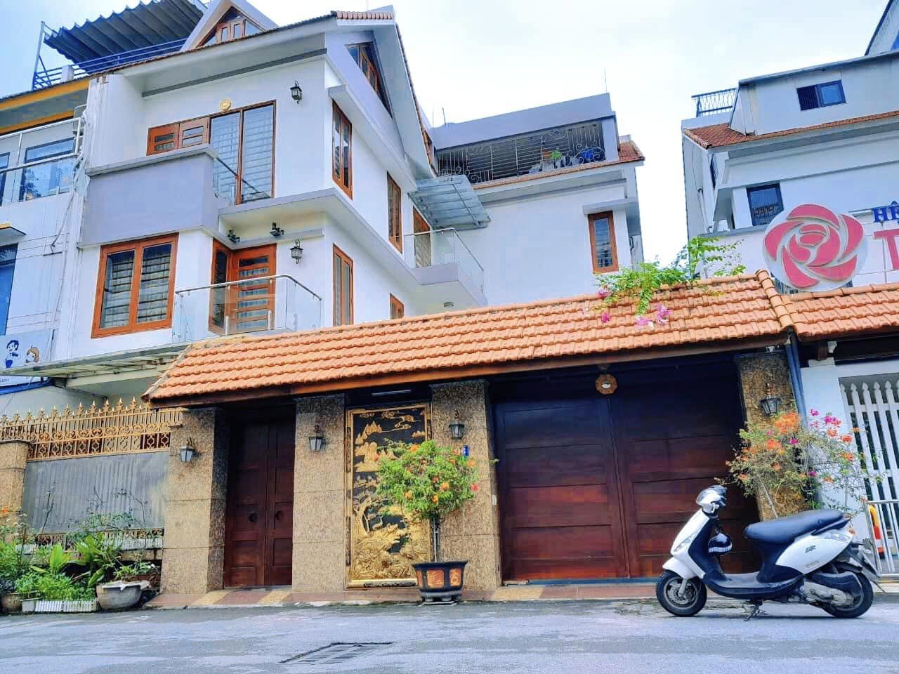 CHỦ CẦN BÁN RẤT GẤP HẠ CHÀO 6 TỶ. GIÁ MỚI 46 TỶ BIỆT THỰ VIP - VỈA HÈ RỘNG - VIEW VƯỜN HOA -