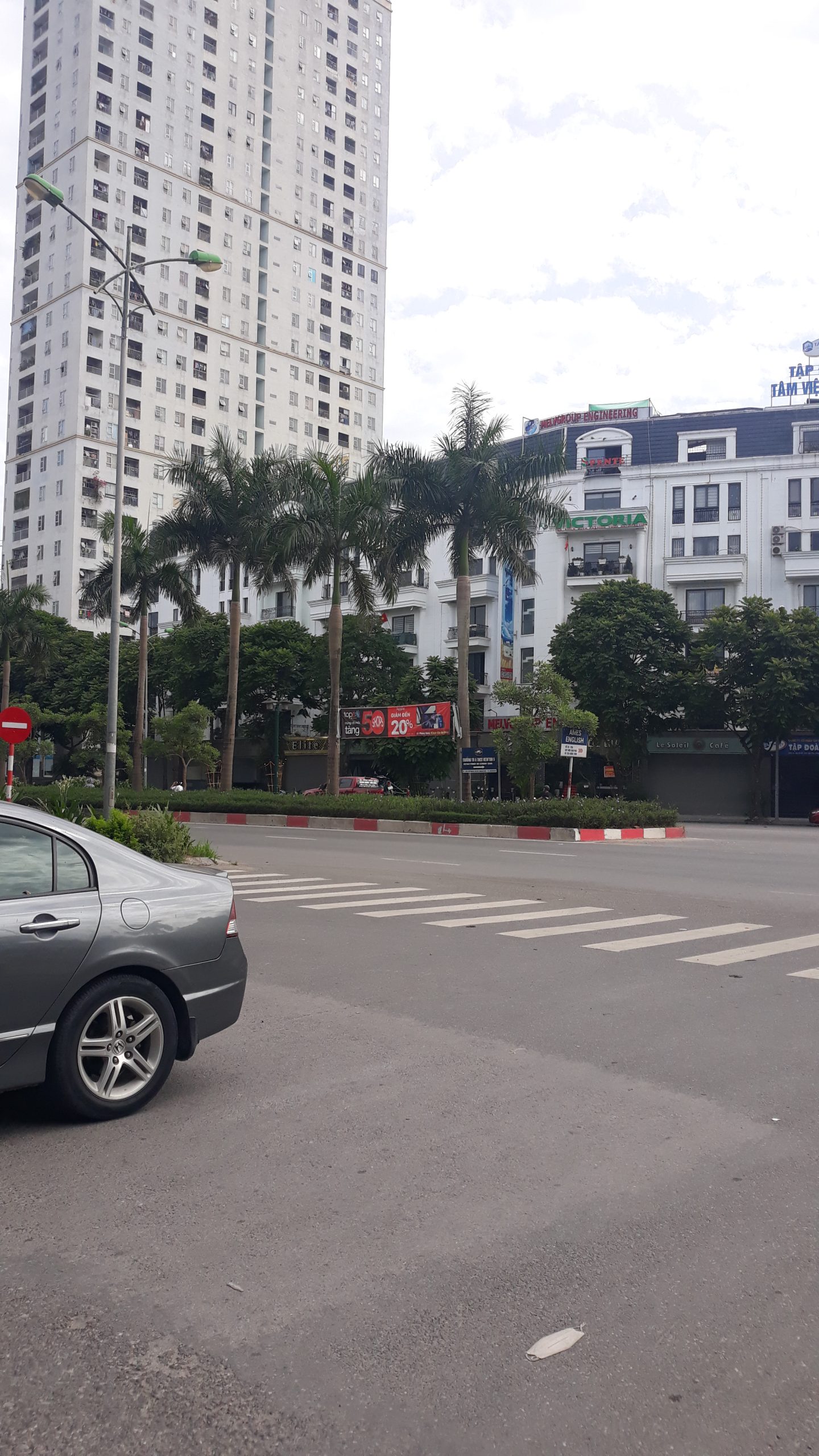 Bán nhà mặt đường đôi Văn Khê, KĐT Văn Phú Hà Đông 90m2, 5 Tầng