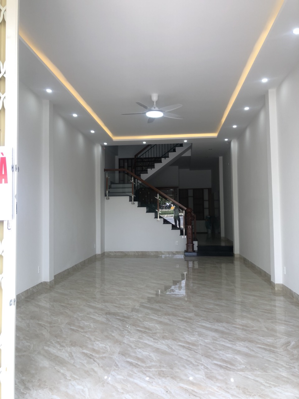 ❇️🚀🛑Cho thuê Nhà 3 tầng mặt tiền LÊ VĂN HIẾN .