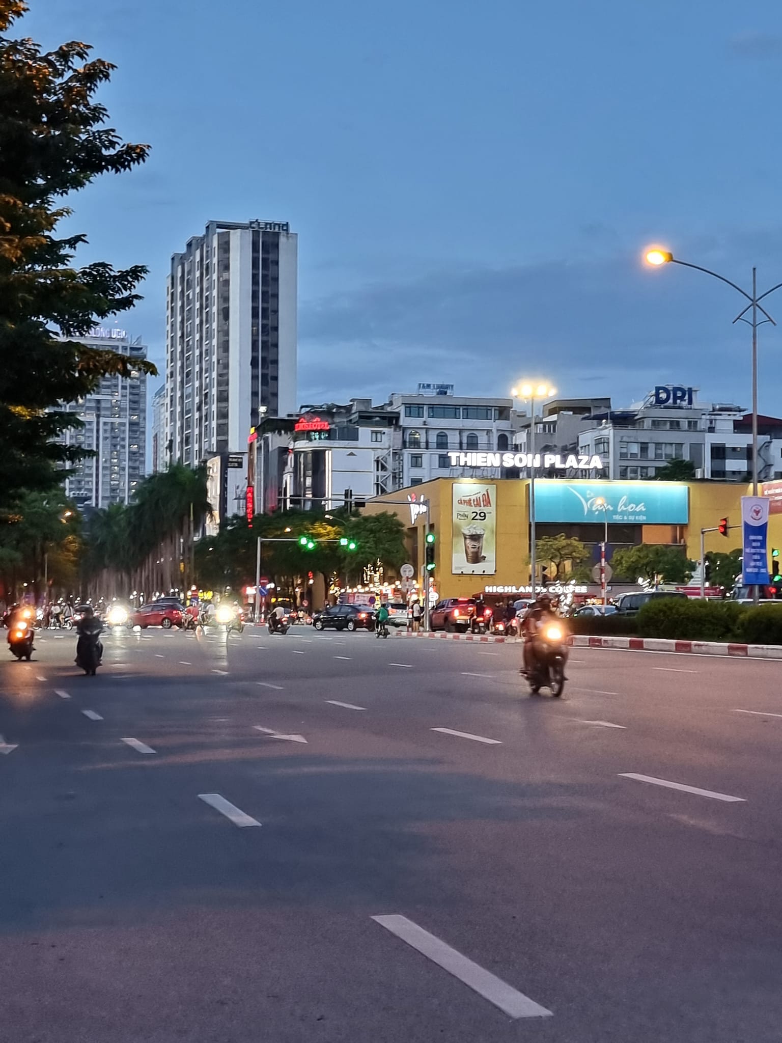 BÁN ĐẤT TẶNG NHÀ 80M2 - 8 TỶ - Ô TÔ TRÁNH - KINH DOANH - GẦN PHỐ - GIÁ ĐẦU TƯ