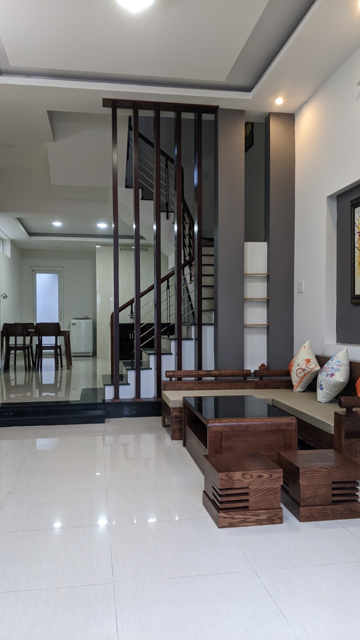 Cho thuê nhà sân vườn MT Chế Lan Viên Quận Ngũ Hành Sơn,.