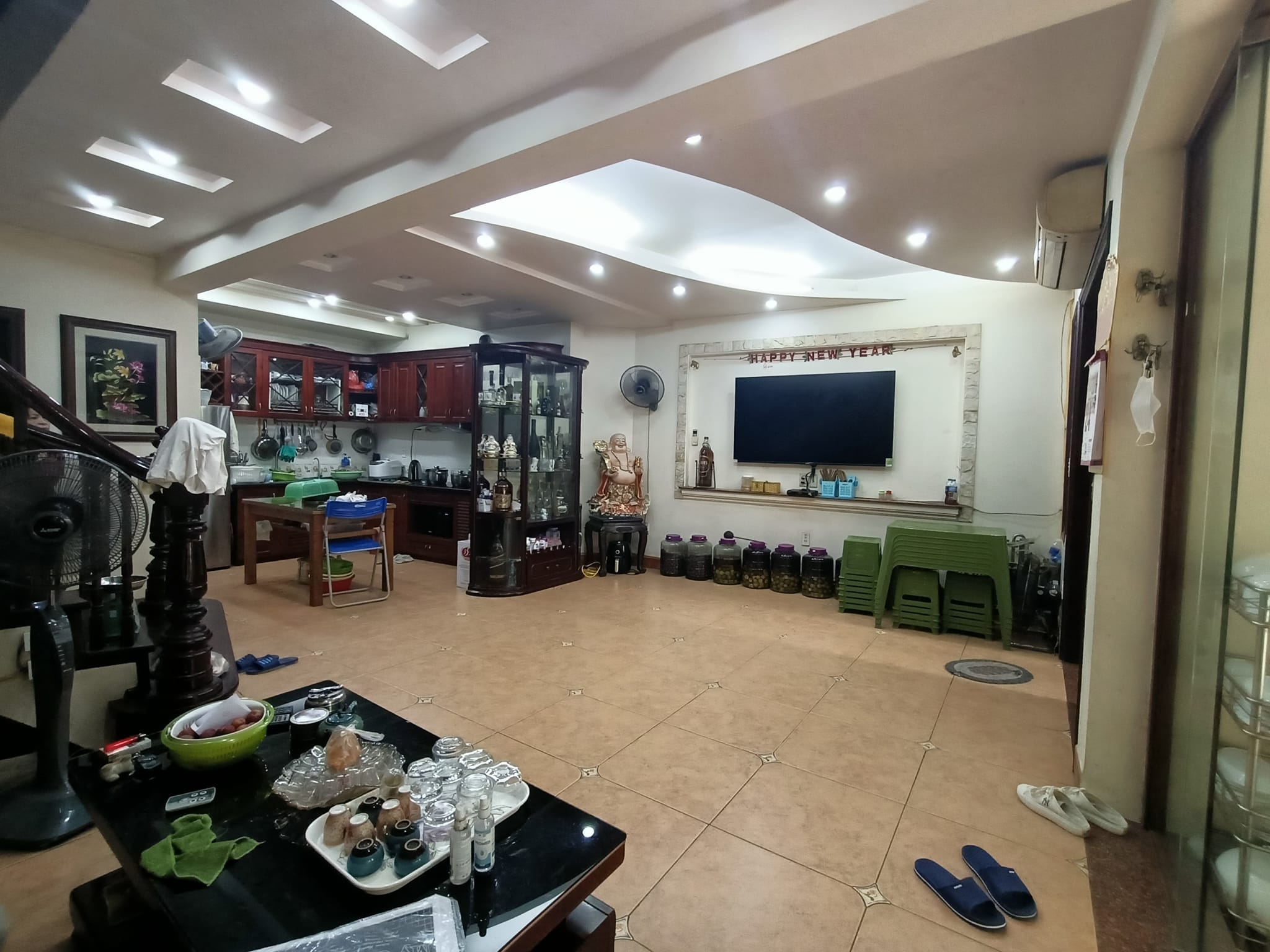 Bán nhà phố Đội Cấn DT 76m 5 tầng mặt tiền rộng 7m giá 11 tỷ .