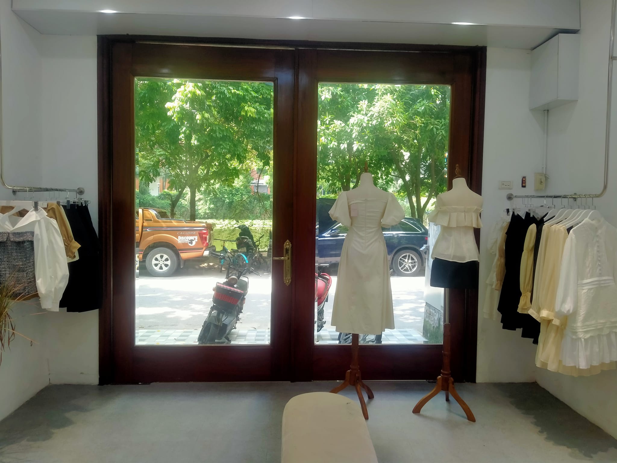 Bán nhà Làng Việt Kiều Châu Âu, Mỗ Lao Hà Đông 77m2, 4 tầng, 4.5 Mặt tiền, Giá nhỉnh 15 tỷ