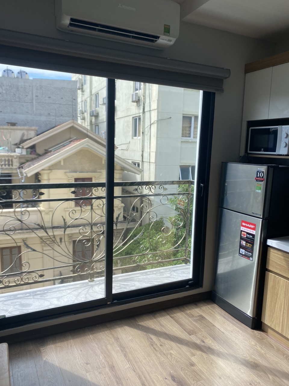 Cho thuê căn hộ cực Vip Phố Linh Lang. Rộng rãi View mặt tiền cực thoáng. Chỉ 13 tr