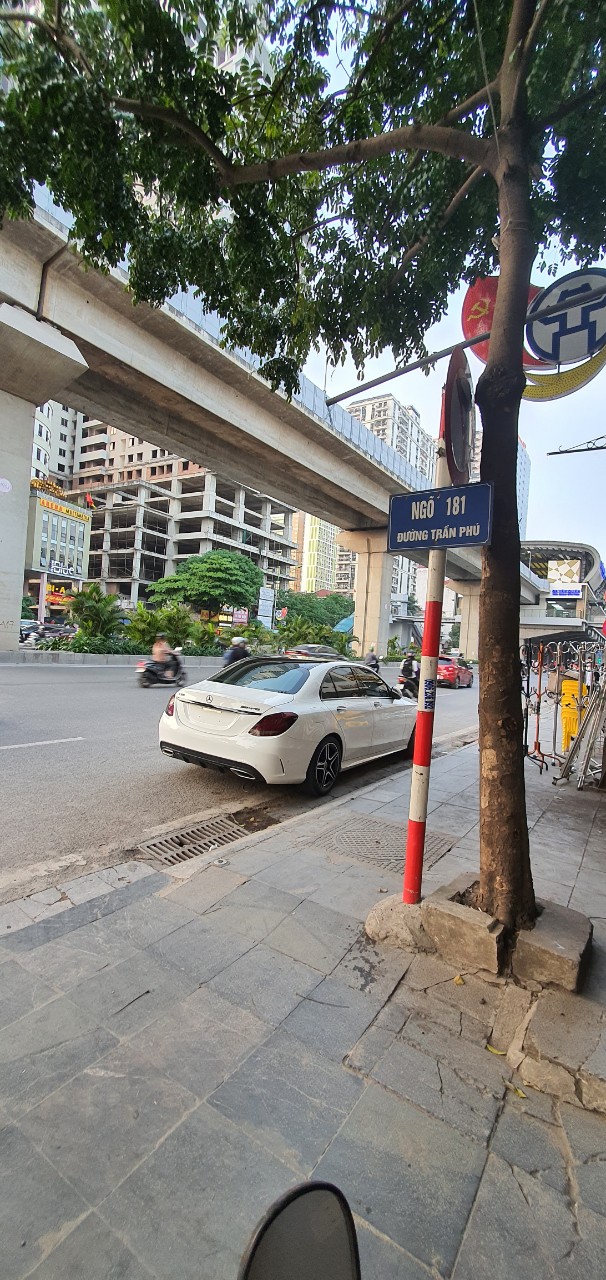 Cần bán mảnh đất ngõ 197 Trần Phú 40m2, mt 3.5m ngõ 3 gác thông. Oto cách 50m,hơn 70tr/m