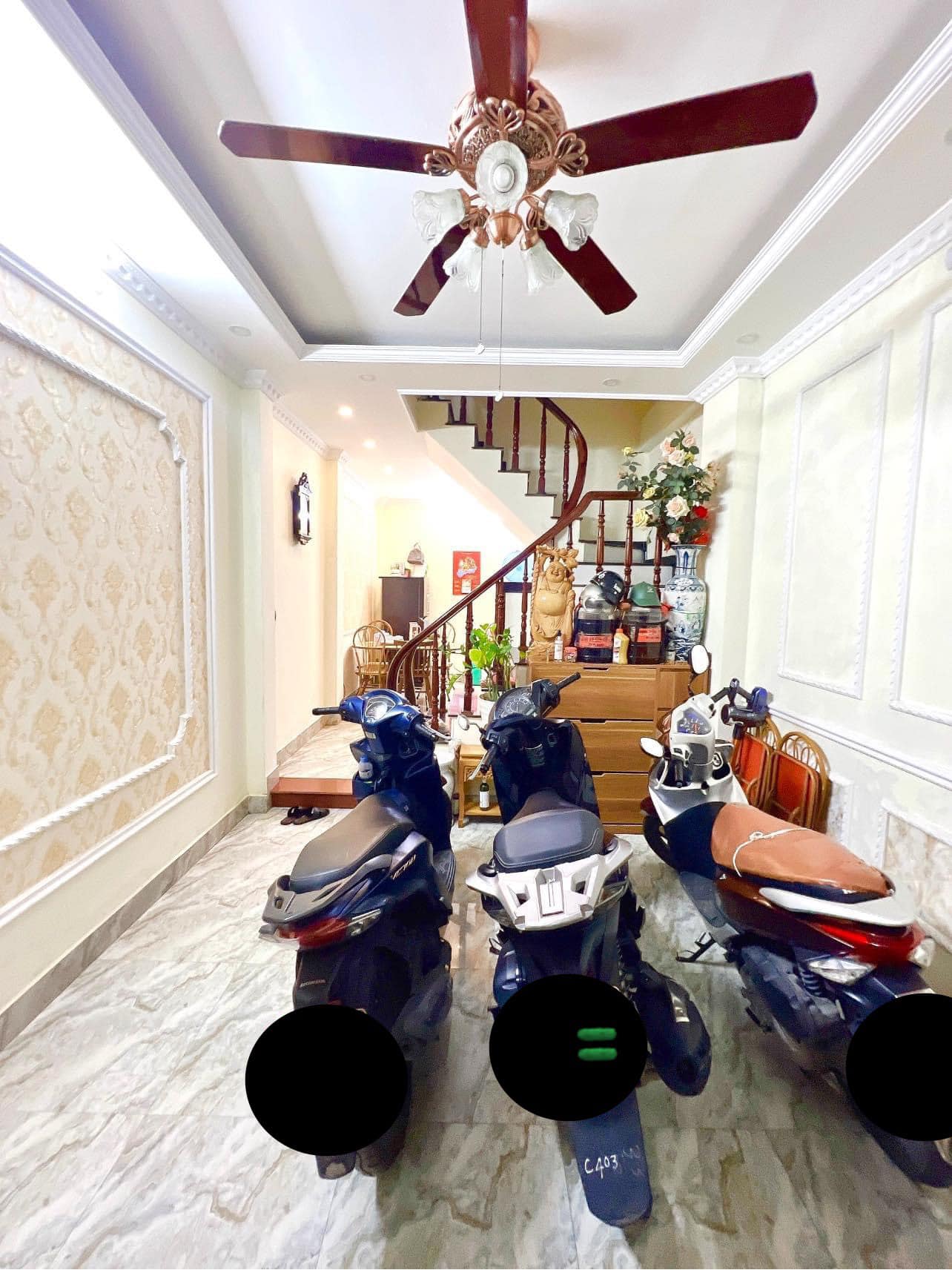 Bán nhà phố Lạc Long Quân DT 31m 5 tầng MT 3,3m giá 4,3 tỷ