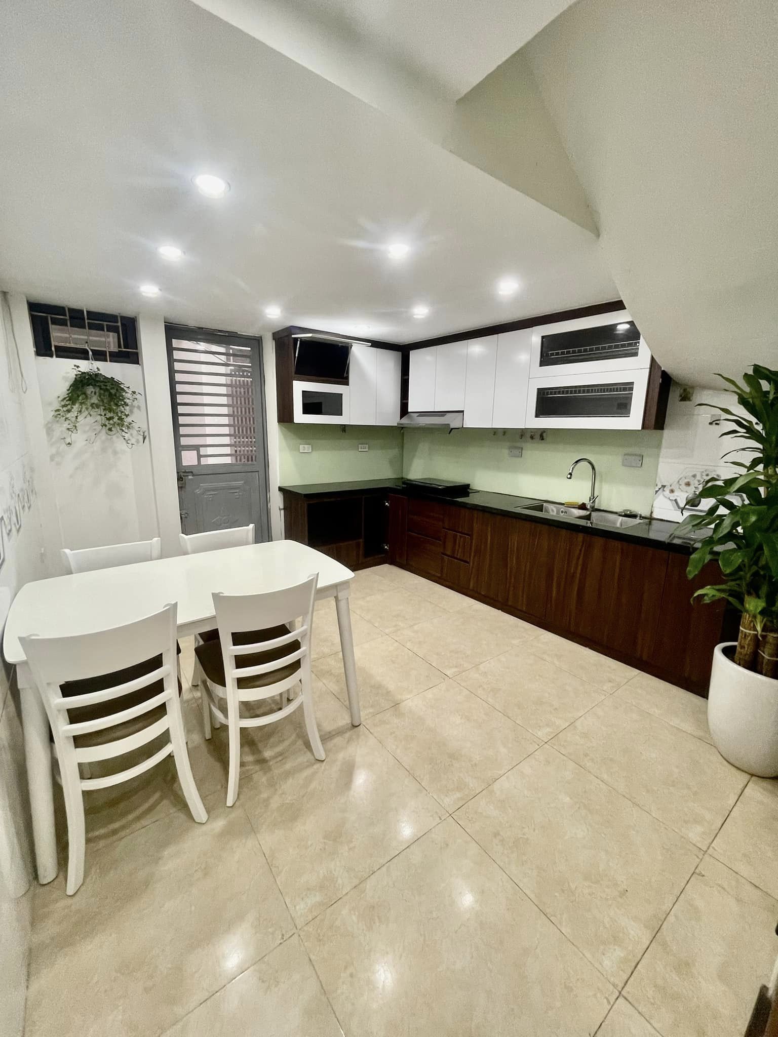 BÁN NHÀ PHỐ QUAN NHÂN, THANH XUÂN, DT 42M2, 5 NGỦ, NHÀ RỘNG Ở CỰC THÍCH, GIÁ NHỈNH 4TỶ.