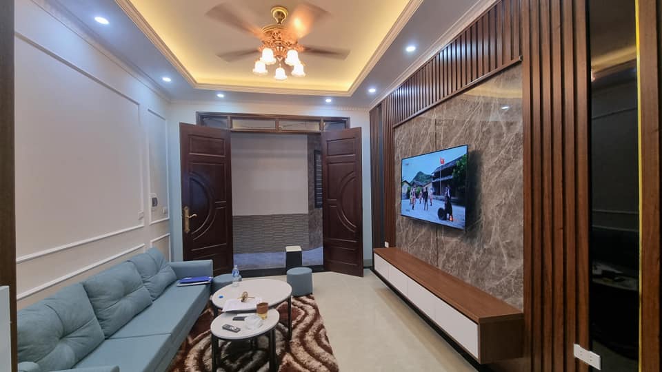 Bán nhà mới phố Hoàng Hoa Thám DT 30m 5 tầng MT 3,5m giá 5,3 tỷ