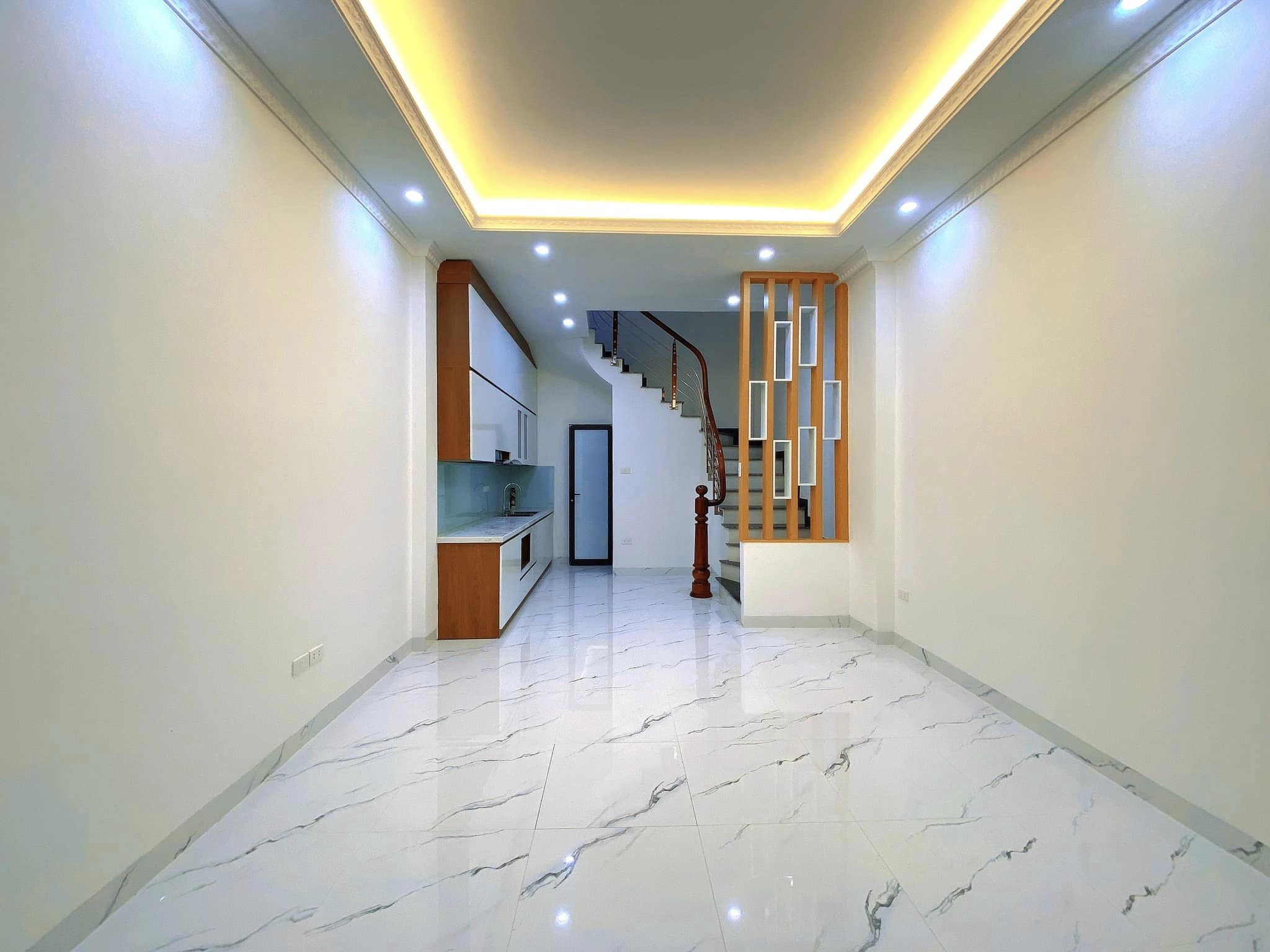 CHỦ NHÀ CẦN BÁN NHÀ HOÀNG HOA THÁM - GẦN BỆNH VIỆN 354 - LẠC LONG QUÂN