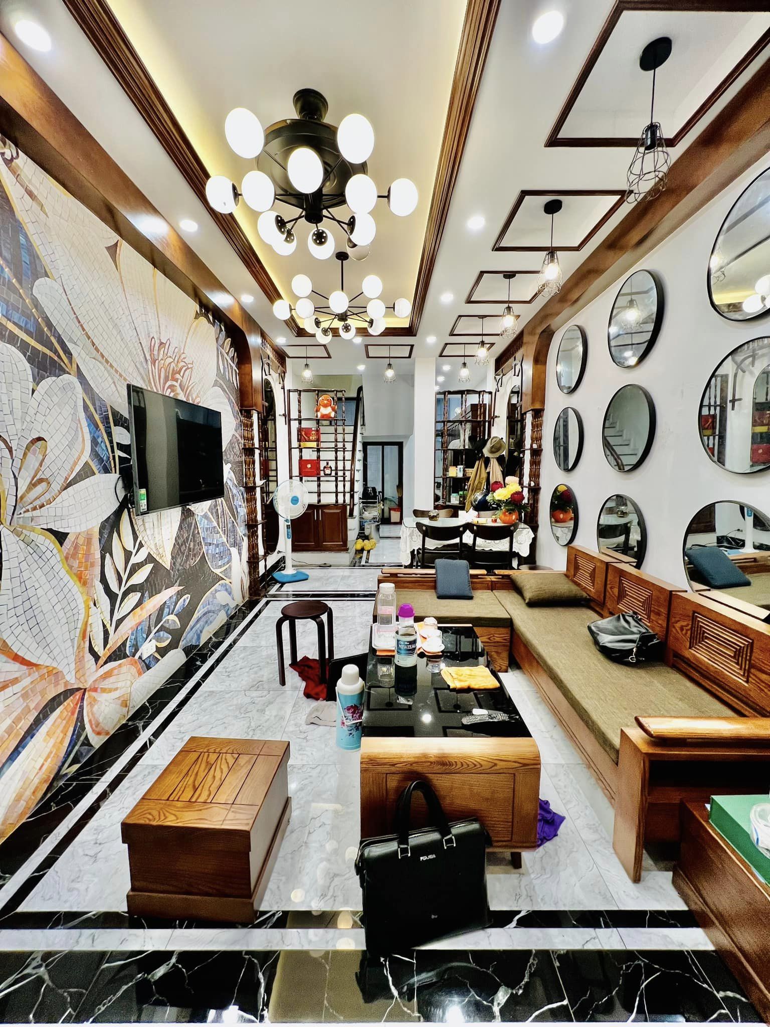 Bán nhà mới phố Thuỵ Khuê DT 37m2 5 tầng MT 3m giá 5,5 tỷ LH E.Trường