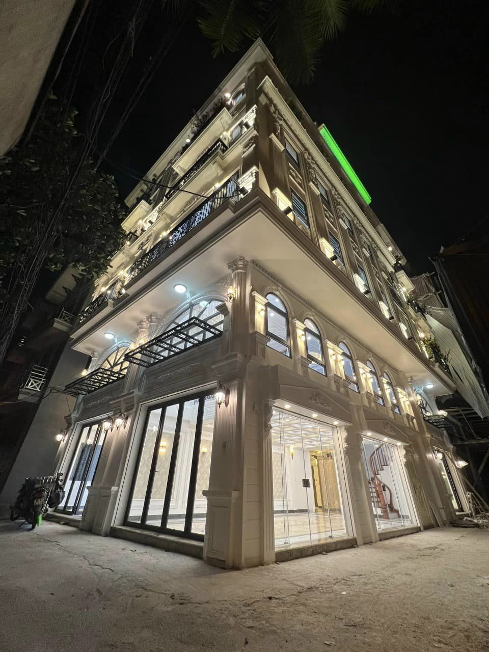 Bán nhà Cổ Linh-Long Biên-7 tầng thang máy-2 mặt tiền-Cách phố 5m - Kinh doanh mọi loại hình.