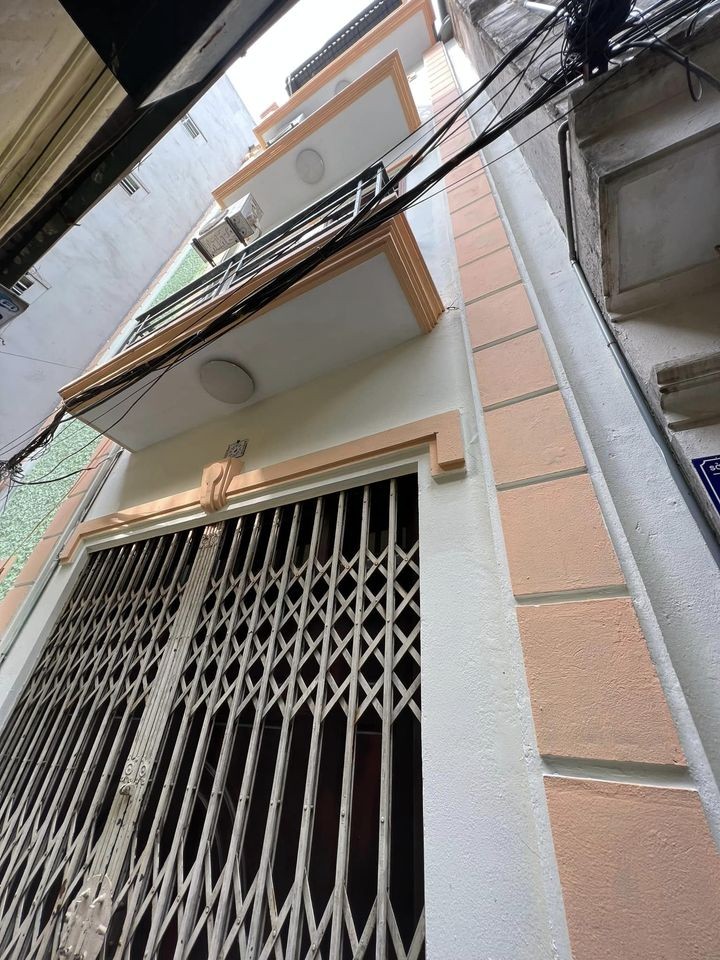 Chỉ 3 tỷ 50tr, nhà Đại Từ 27m2, 4T, 3 bước ra hồ, 25m ô tô tránh, lô góc, ở luôn.