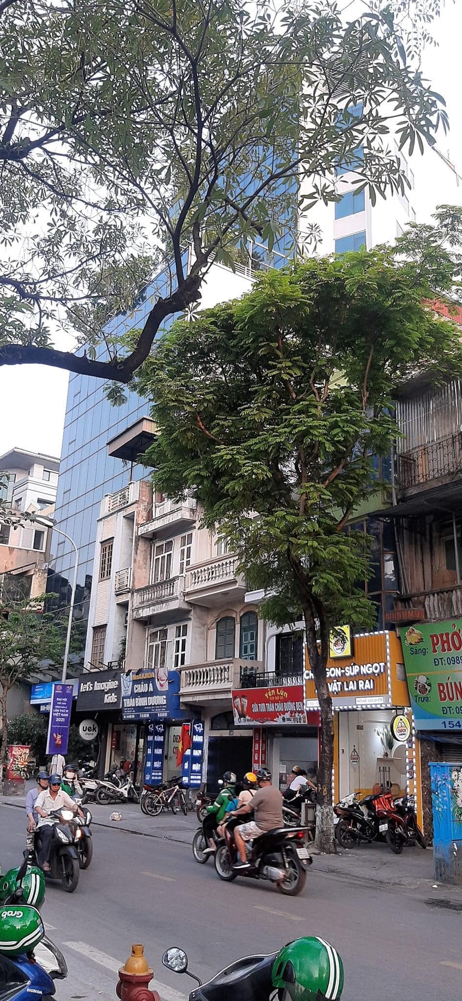 Bán nhà mặt phố kinh doanh Đội Cấn DT 40m 2 tầng MT 3,3m giá 12,3 tỷ