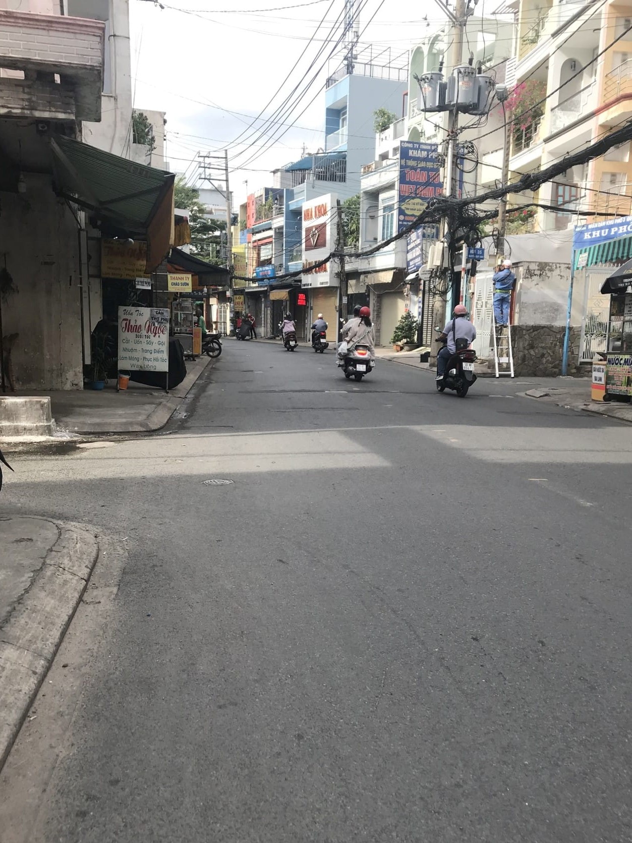 Bán nhà HXH 1 sẹc thông tứ tung, cách mặt tiền 1 căn, ngay AEON Tân Phú - 4 tầng BTCT