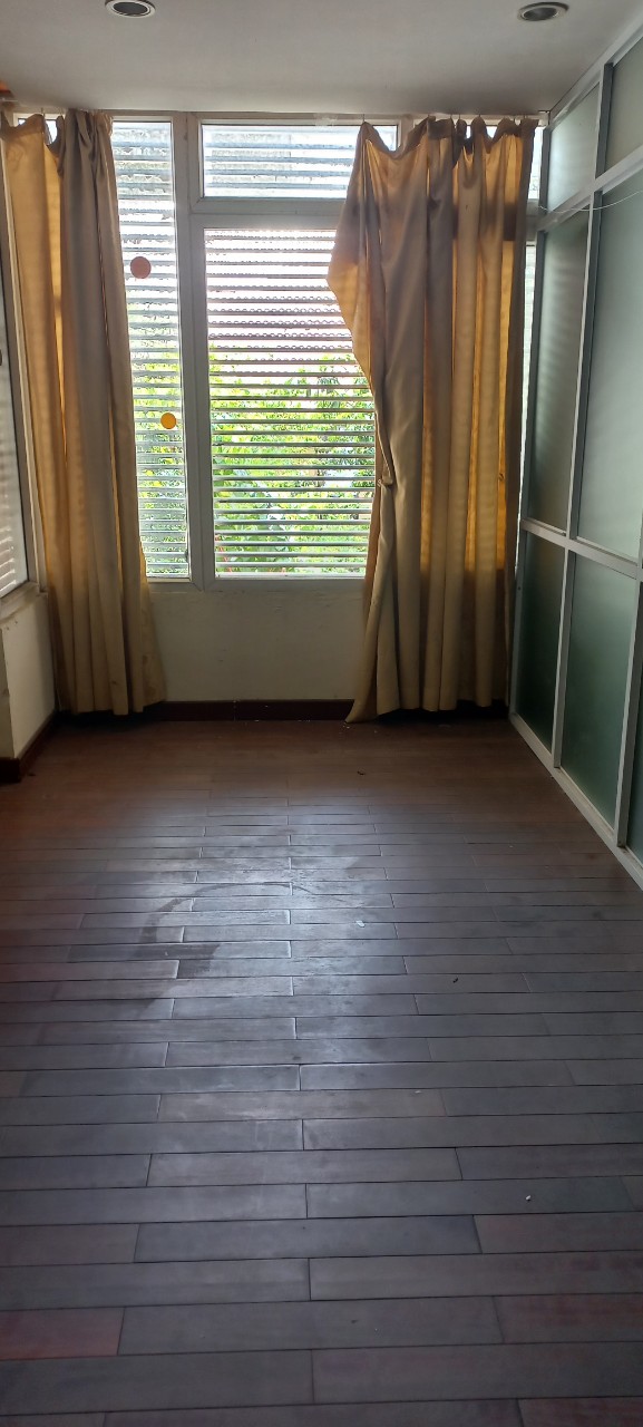 Cho thuê phòng trọ Phố Linh Lang, Phan Kế Bính. Đồ cơ bản. Gía chỉ 2.5tr