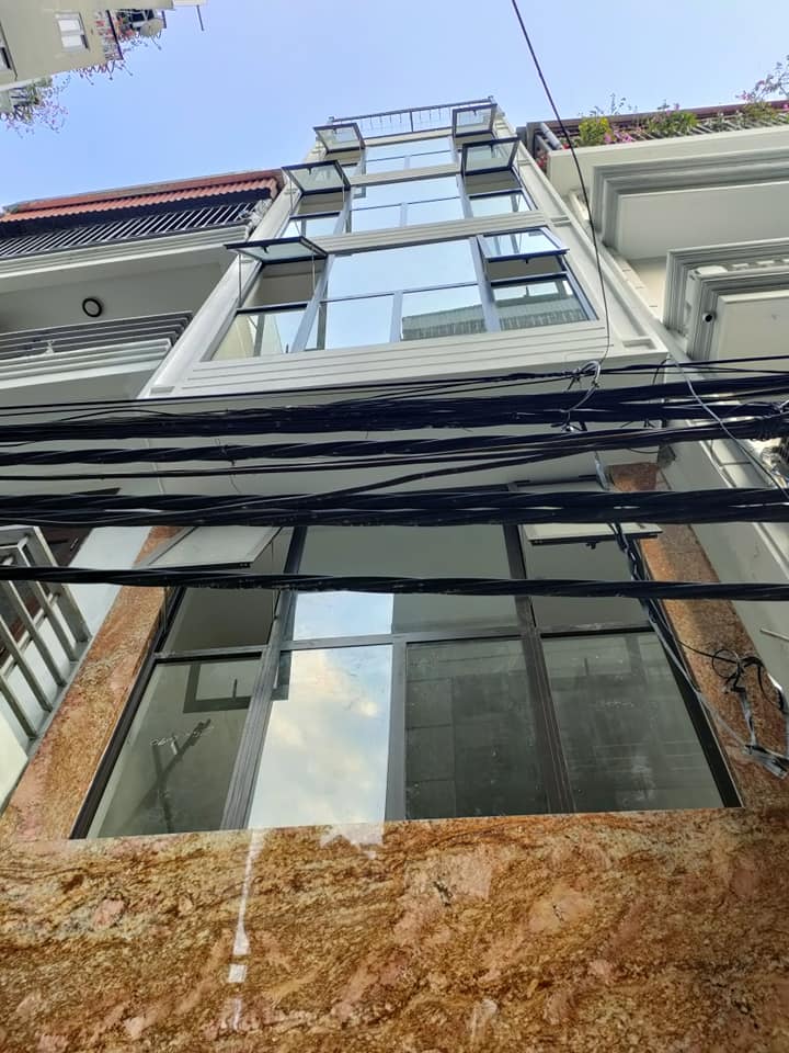 Bán nhà mới phố Đào Tấn DT 36m 6 tầng mặt tiền 3,6m giá 9 tỷ