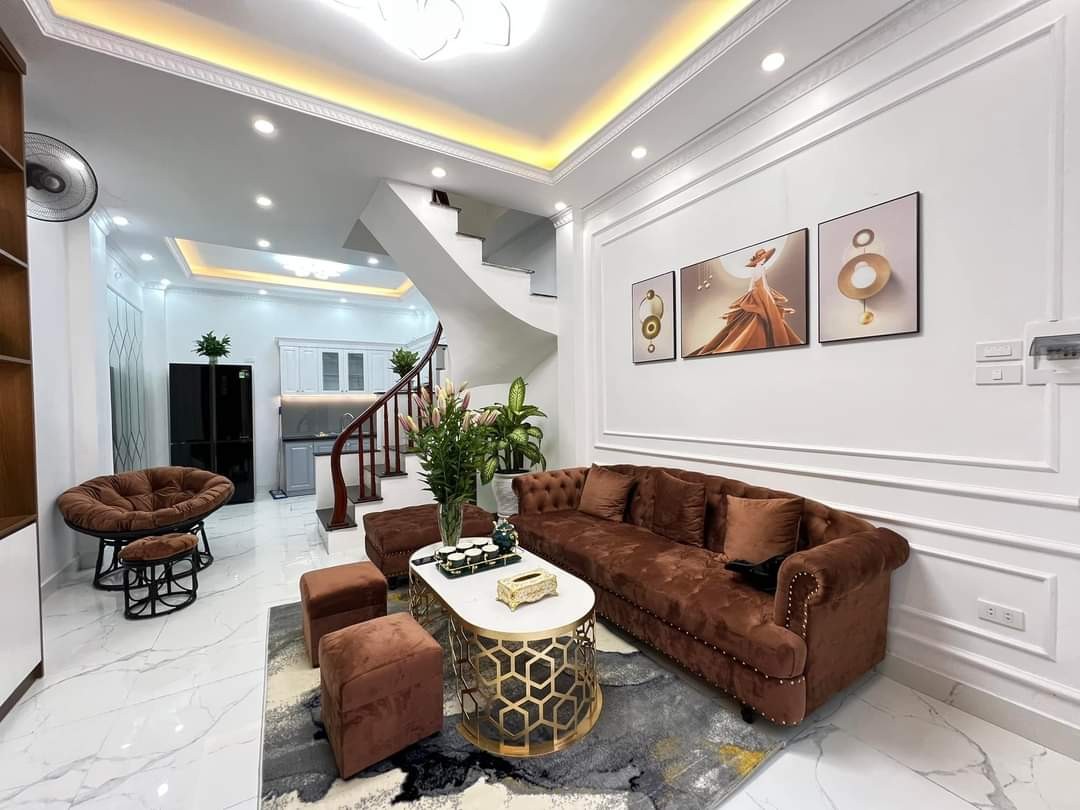 Chỉ 4 tỷ 7, nhà Nguyễn Chính, kinh doanh, ô tô đỗ cửa, 35m2, 4 tầng, full nt
