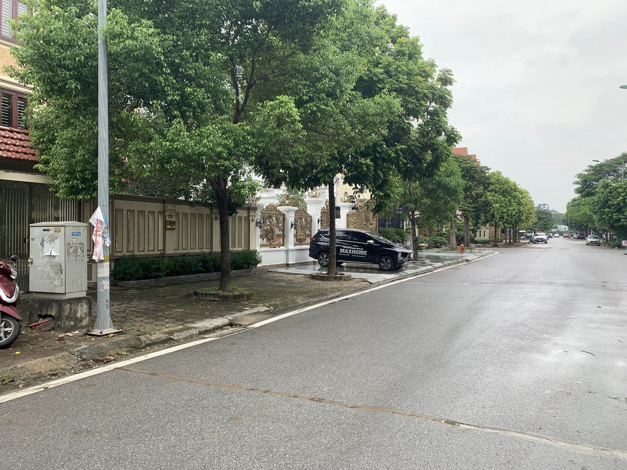 Bán Biệt Thự Tây Nam Linh Đàm, phường Hoàng Liệt, Hoàng Mai 200m2x4T, 10m mặt tiền, 20 tỷ