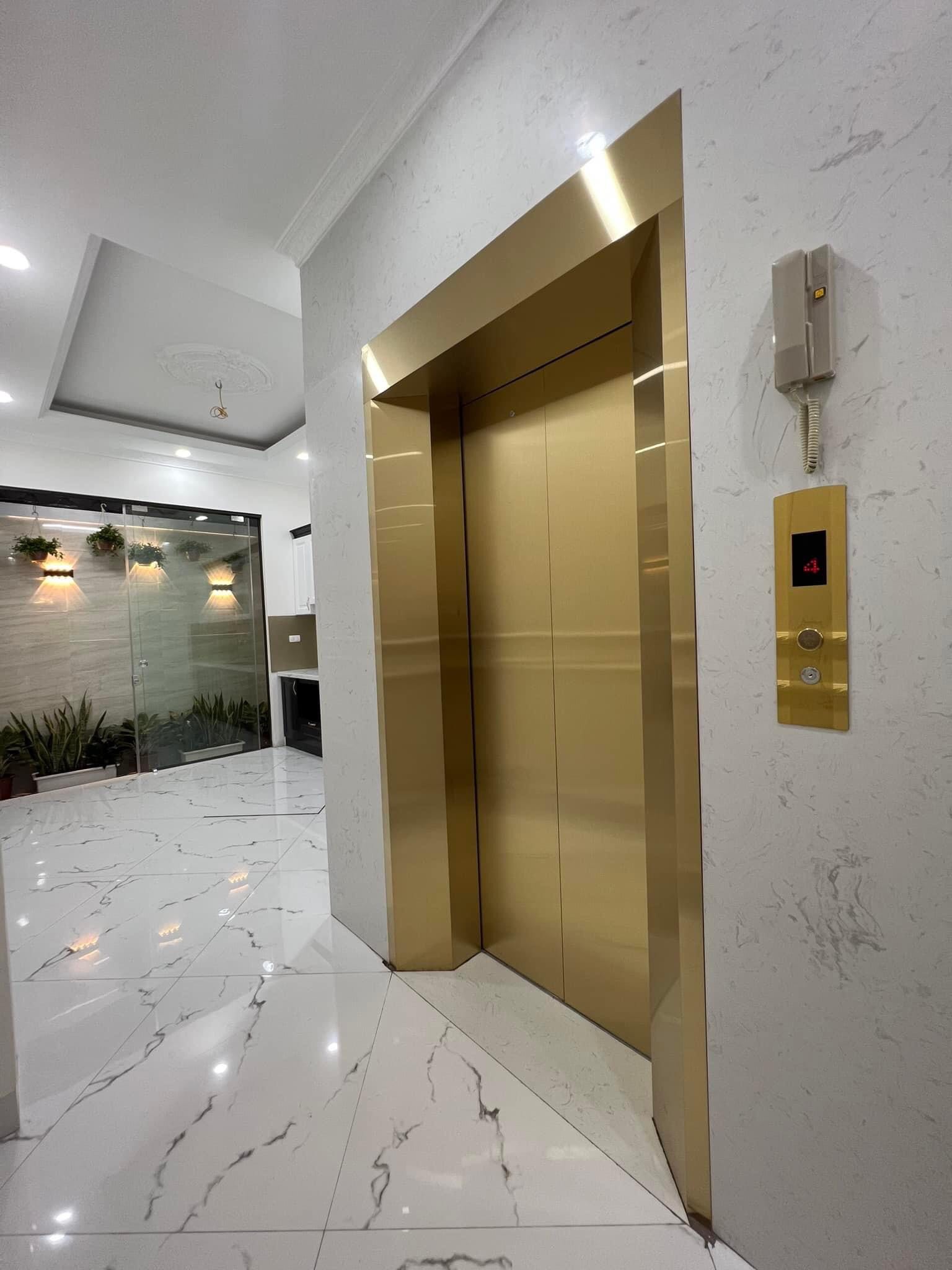 Nhà đẹp mới tinh phố Yên Lãng Đống Đa phân lô 6 tầng thang máy oto KD đỉnh 11tỷ