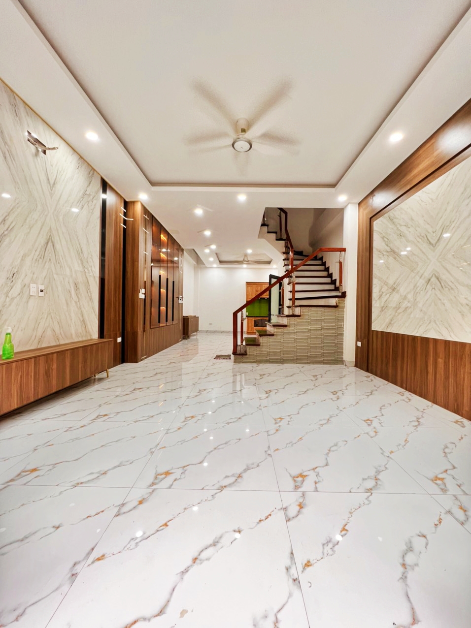 Bán nhà p.Nhân Chính, Thanh Xuân, DT 35m2, 5 Tầng, 3 ngủ, nhà đẹp, ở luôn, Giá 4,2 tỷ