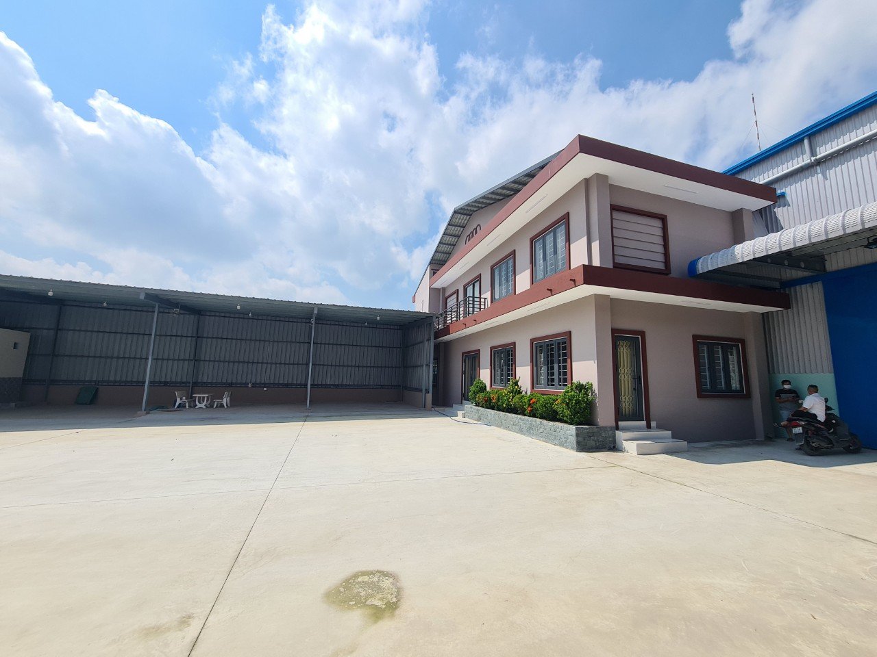 NHÀ XƯỞNG 1900M CONTAINER 24/24 MT QUỐC LỘ 13 THUẬN AN, BÌNH DƯƠNG