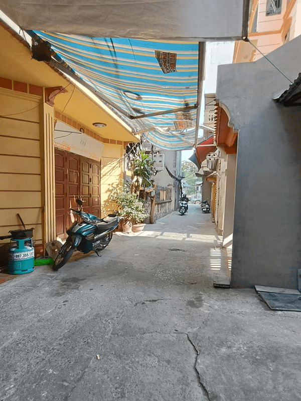 Bán nhà mặt ngõ thông kinh doanh, ô tô qua nhà phố Nguyễn Đình Hoàn, Cầu Giấy, 40m2 giá 6.95 tỷ