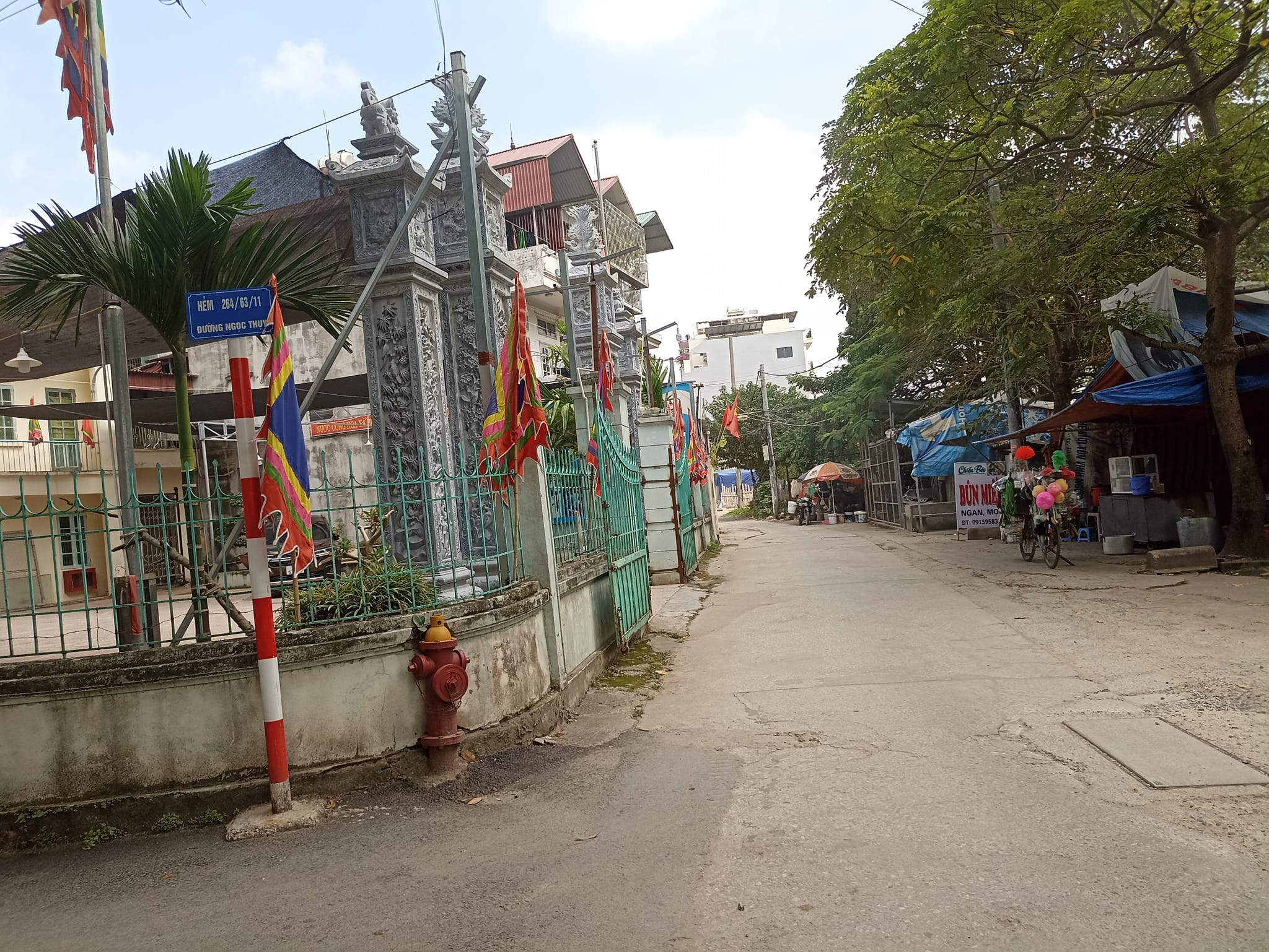 Bán nhà Phố Ngọc Thụy, Gần Chợ, UBND Ngọc Thụy, 60m2, 4m MT, giá chỉ 4 tỷ.