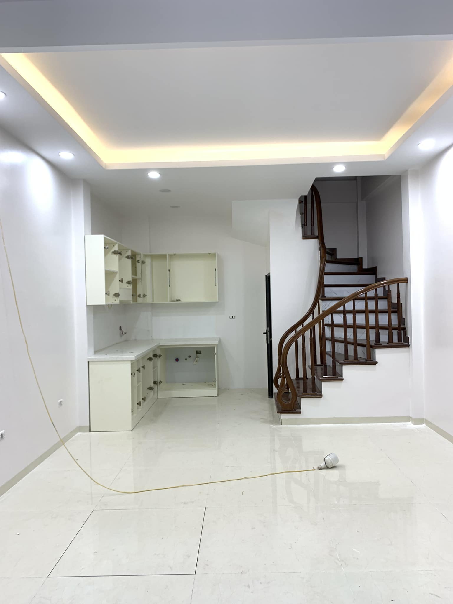 Bán nhà mới phố Đội Cấn DT 30m 5 tầng mặt tiền 4,3m giá 5,45 tỷ