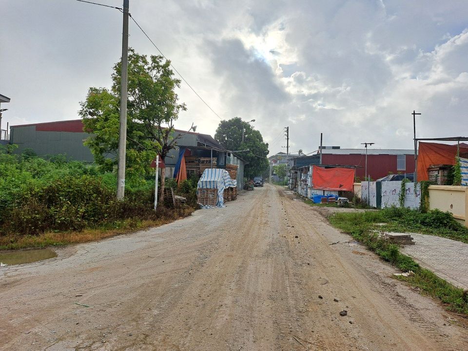 Cần tiền em bán gấp mảnh đất khu đô thị Bom La