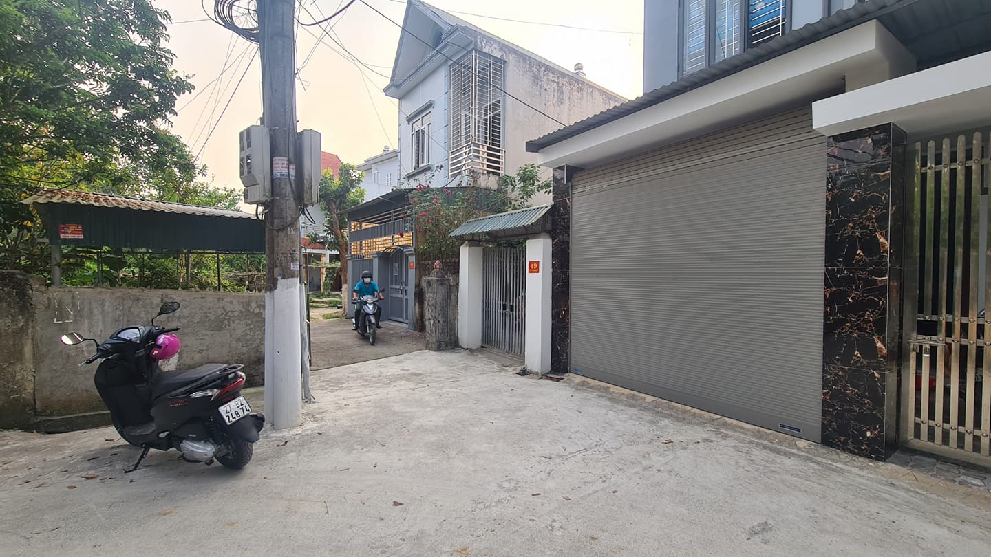 Bán Đất khu y học cổ truyền đối diện với bản Pom Loi.