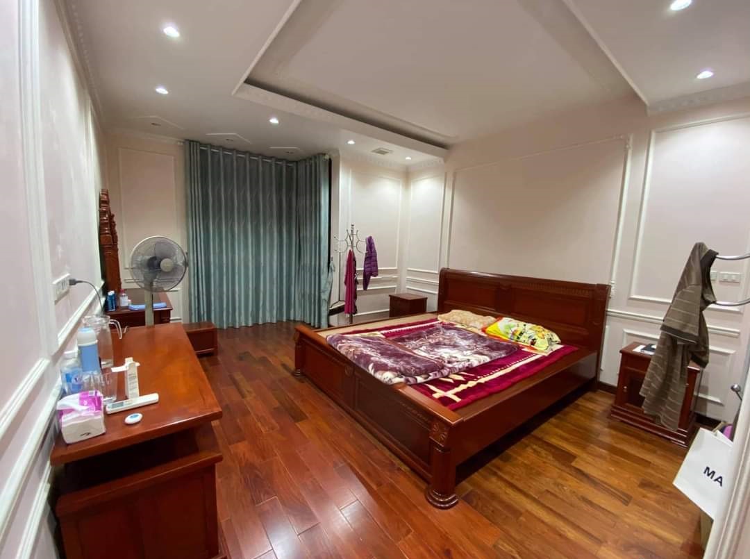 CĂN GÓC, Ô TÔ - Nguyễn Chí Thanh 47m x 5 tầng, MT 5m, giá 9.6 tỷ