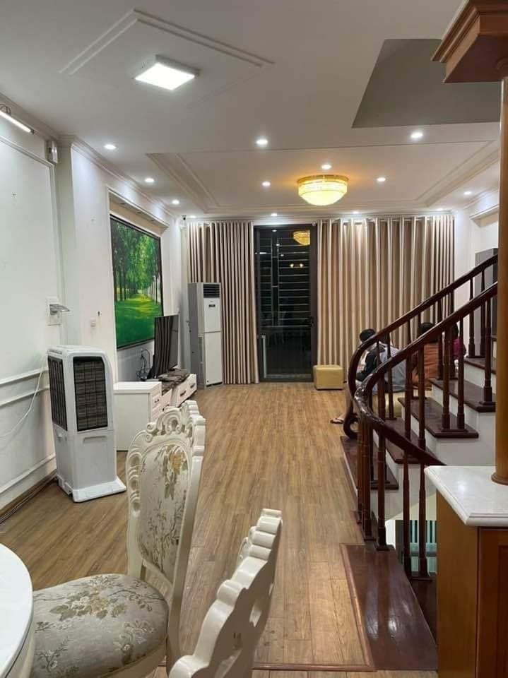 Bán nhà Hào Nam 40m2 giá 4 tỷ, cạnh HV Âm Nhạc, để lại nội thất