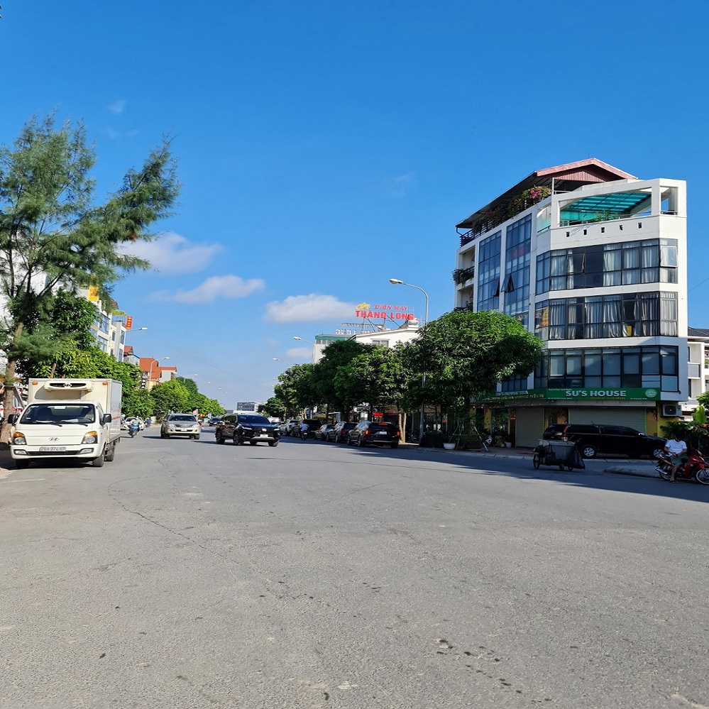 Bán 108,9m2 đất thổ cư đường rộng 15m có vỉa hè tại Trâu Quỳ, GL. Kinh doanh tốt. Lh 0989894845.