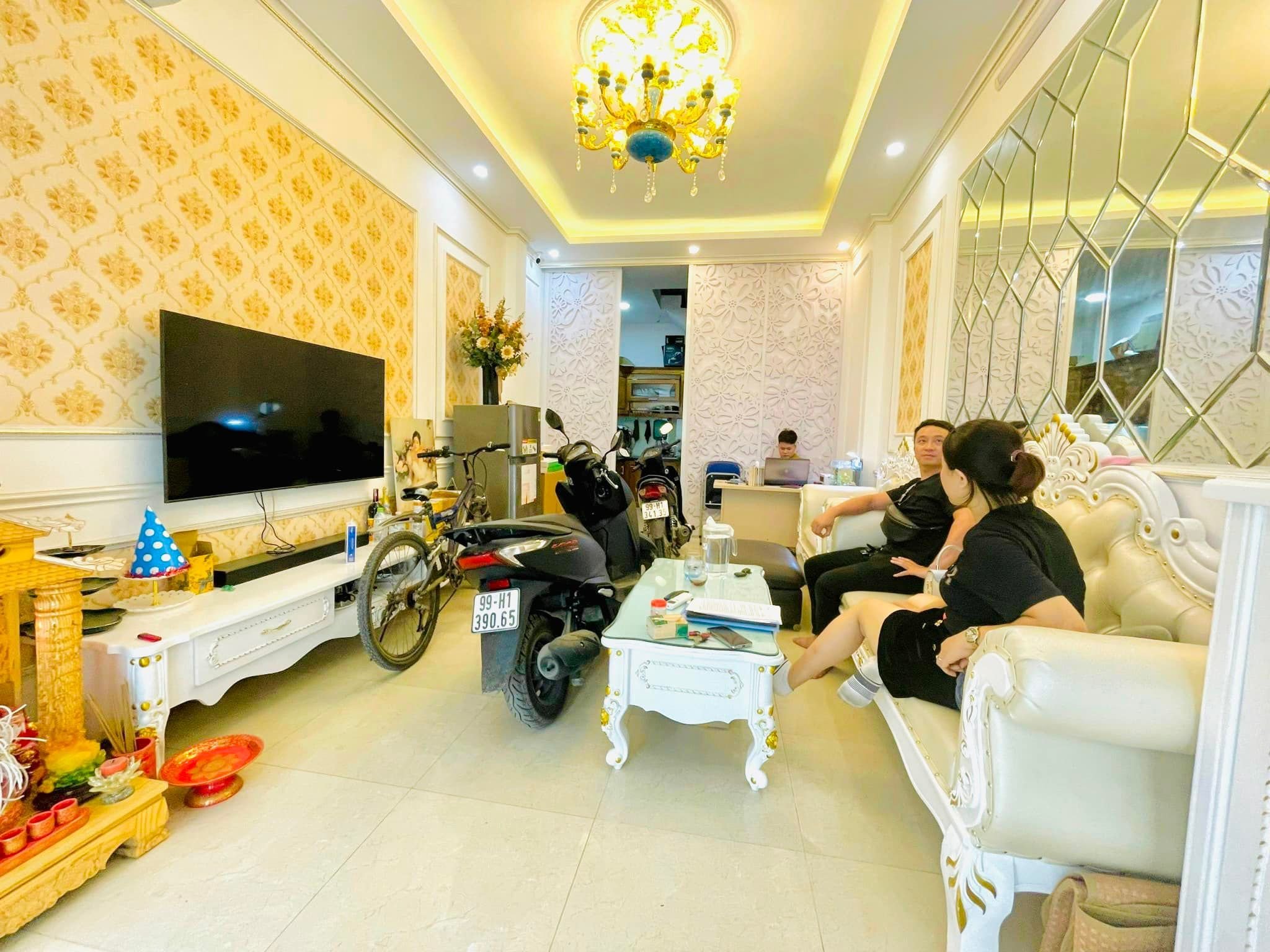 NHỈNH 4 TỶ CÓ NHÀ MỚI XÂY TẠI PHỐ PHÙNG CHÍ KIÊN - QUẬN CẦU GIẤY - 40M - 5 TẦNG - 3 NGỦ - CÁCH Ô TÔ TRÁNH 20M