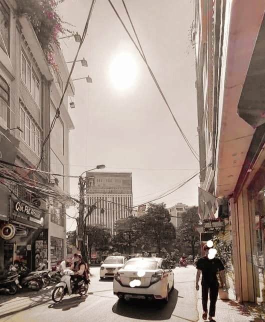 Bán nhà quận Thanh Xuân, mặt phố Khương Đình DT70 x 4T, MT 5,8. Giá: Nhỉnh 11 tỷ.