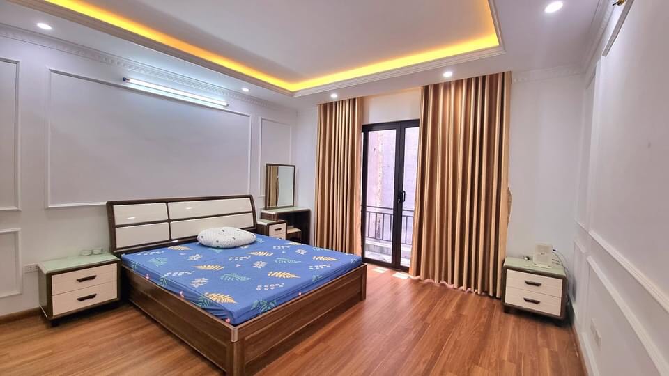 Bán nhà Hoàng Quốc Việt- 35m2- Gần đường ô tô- Nhà đẹp- 2 thoáng- Tặng nội thất xịn xò- Ở ngay