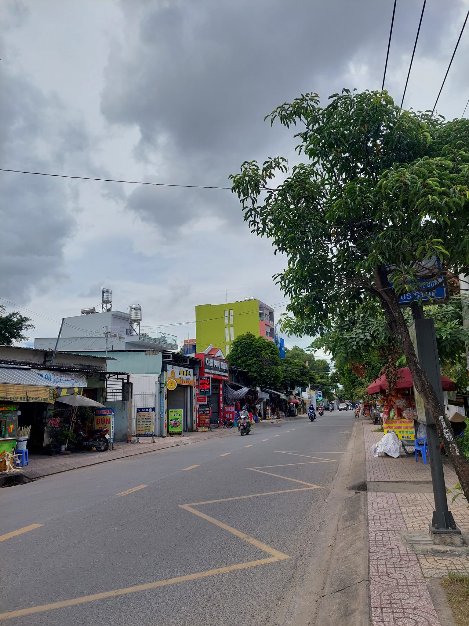 NHÀ HẺM XE TẢI KD TỐT, GẦN TRƯỜNG CAO ĐẲNG GTVT - GẦN 300M2 - GIÁ CỰC NHỈNH 40TR/M²